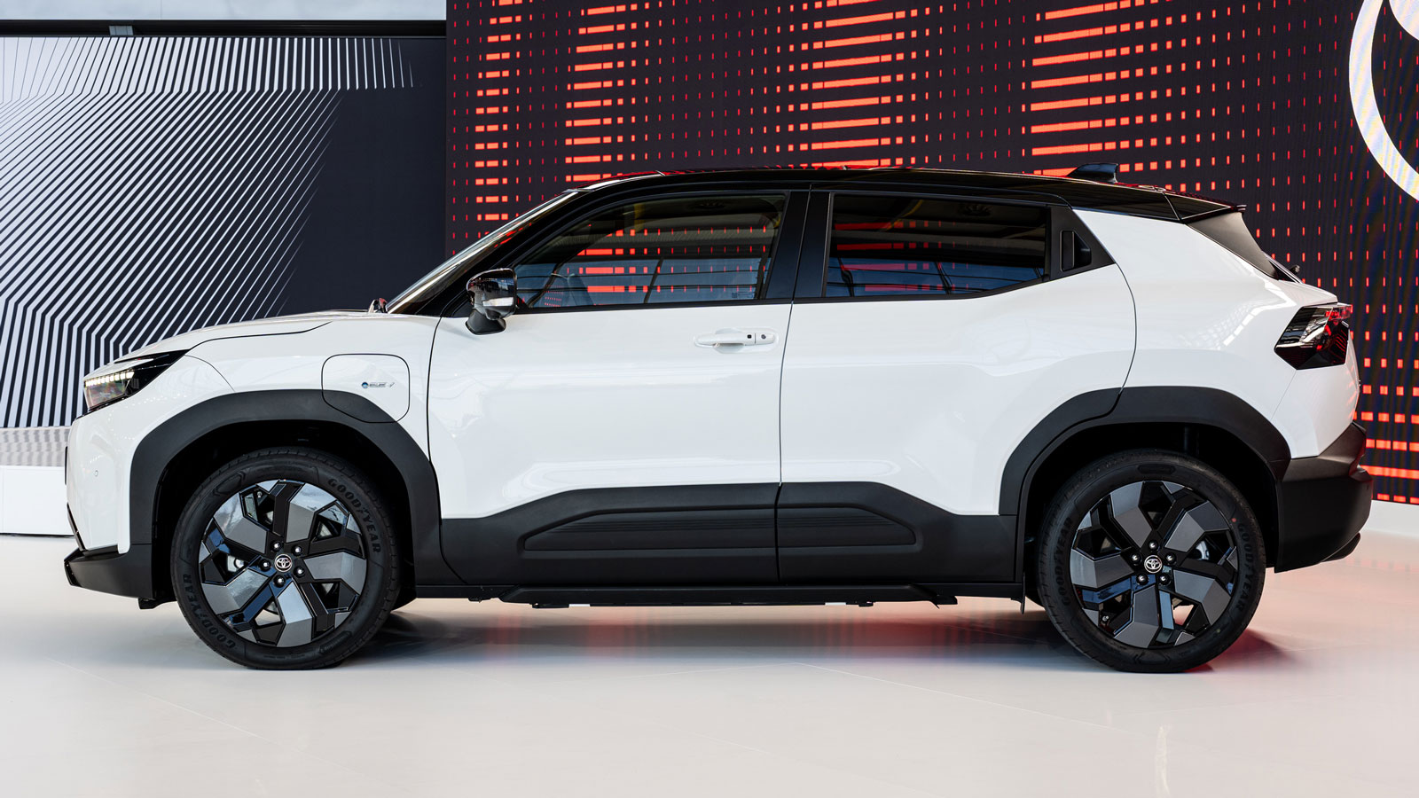 Λόγω τεχνολογίας κατασκευής μπαταριών (LFP) η Toyota αναφέρει πως μέσα στο διάστημα της εγγύηση η μπαταρία θα διατηρήσει τουλάχιστον το 70% της χωρητι