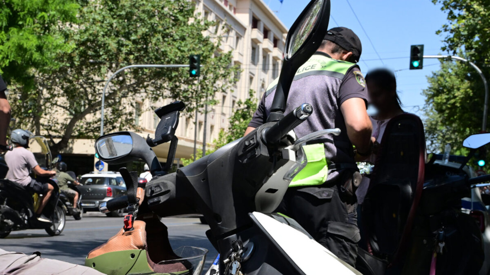 Ελλάδα: Ξεπέρασαν τα 1,2 εκατ. ευρώ τα πρόστιμα για κράνος σε 1 εβδομάδα