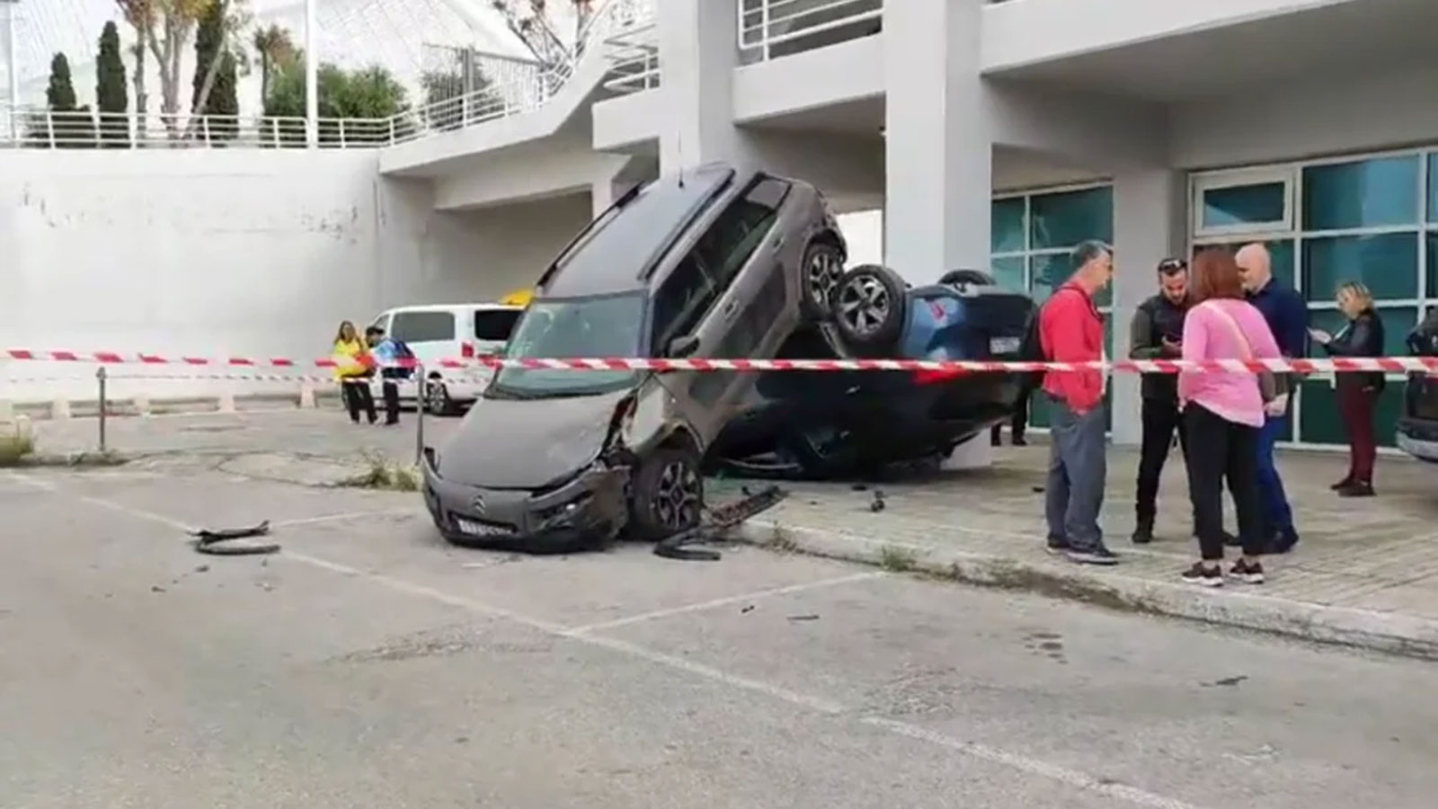 Απίστευτο τροχαίο ατύχημα στο parking του ΟΑΚΑ