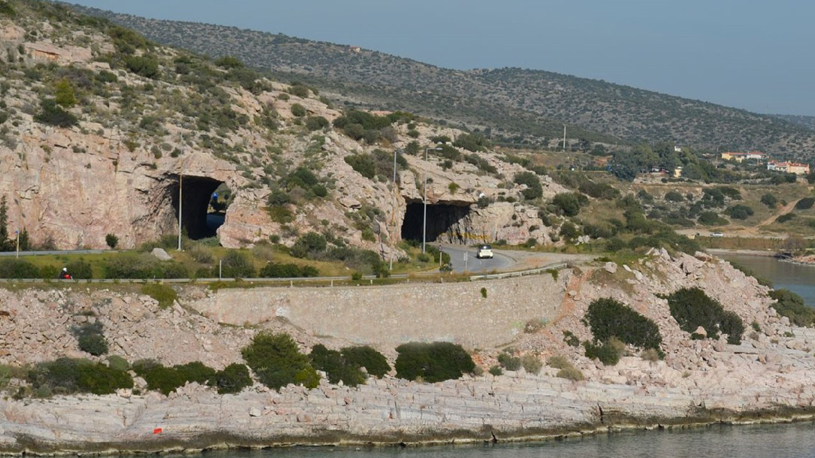 Πρόσφατα έγιναν εργασίες στις δύο σήραγγες.