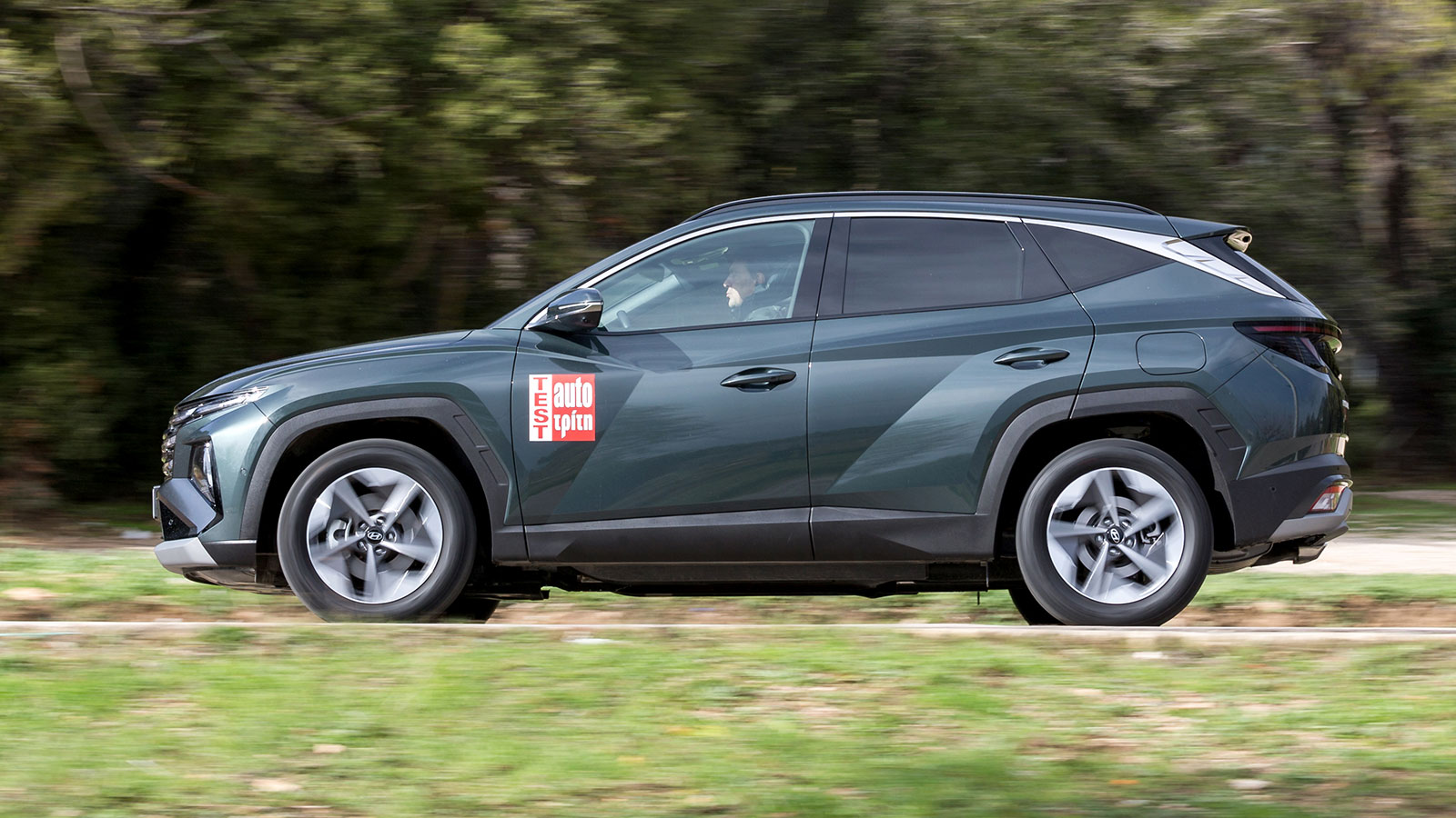 Το Tucson είναι το μοντέλο με τη μεγαλύτερη γκάμα εκδόσεων στην αγορά. Μόνο ως υβριδικό, διατίθεται σε 7 διαφορετικές εκδόσεις, όπου εκτός από τον εξο