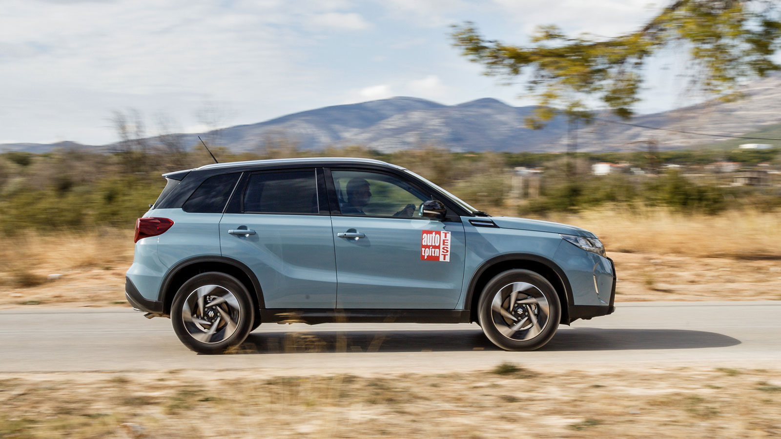 Η ήπια υβριδική τεχνολογία του Suzuki εξασφαλίζει μικρό boostάρισμα στις χαμηλές στροφές, ενώ παράλληλα κρατά χαμηλά τους αέριους ρύπους, απαλλάσσοντα