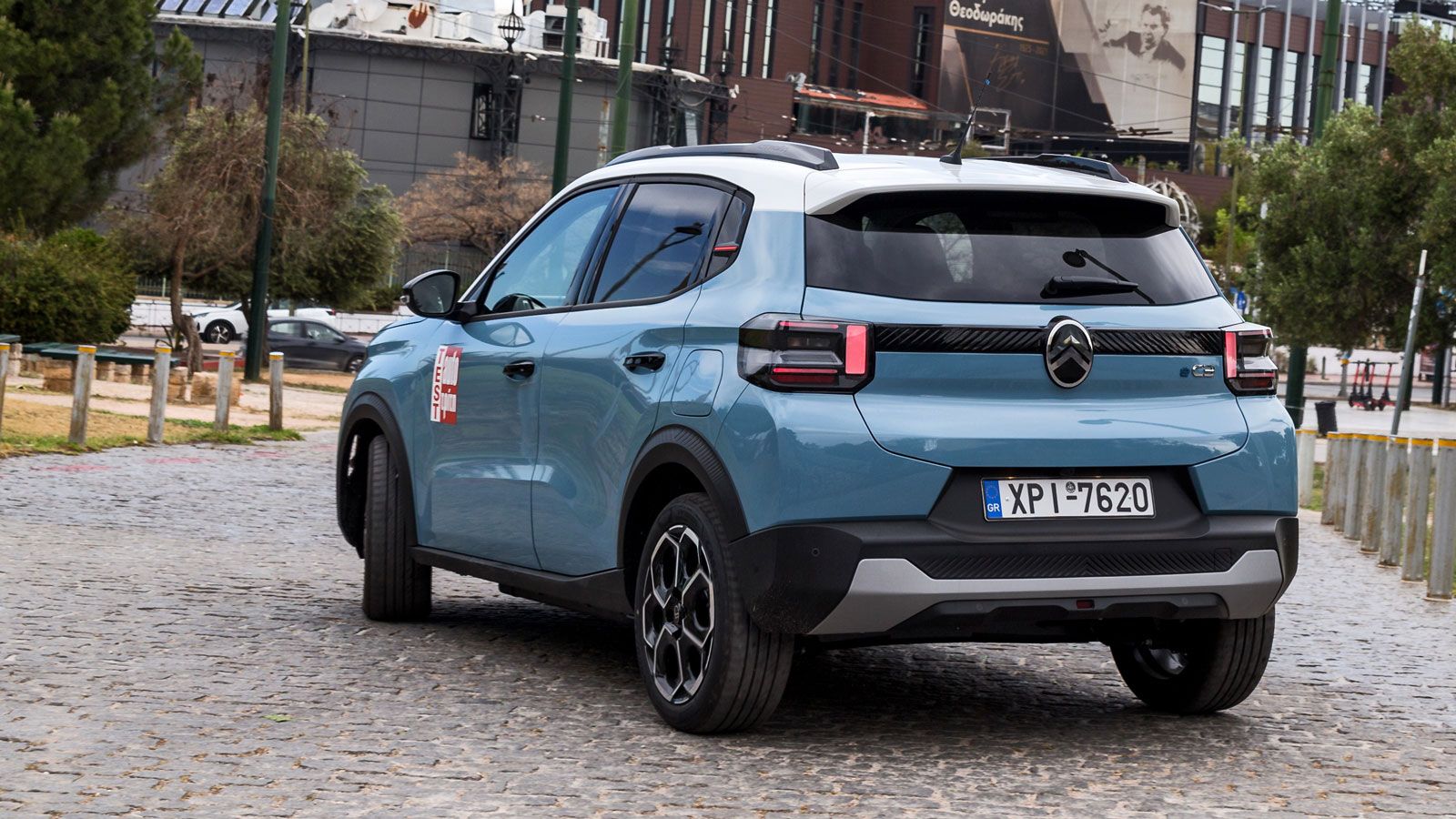 Το ηλεκτρικό Citroen C3 έχει από το στάνταρ εξοπλισμό του την μαλακή ανάρτηση Advanced Comfort με τα Progressive Hydraulic Cushions, η οποία «δένει» ε