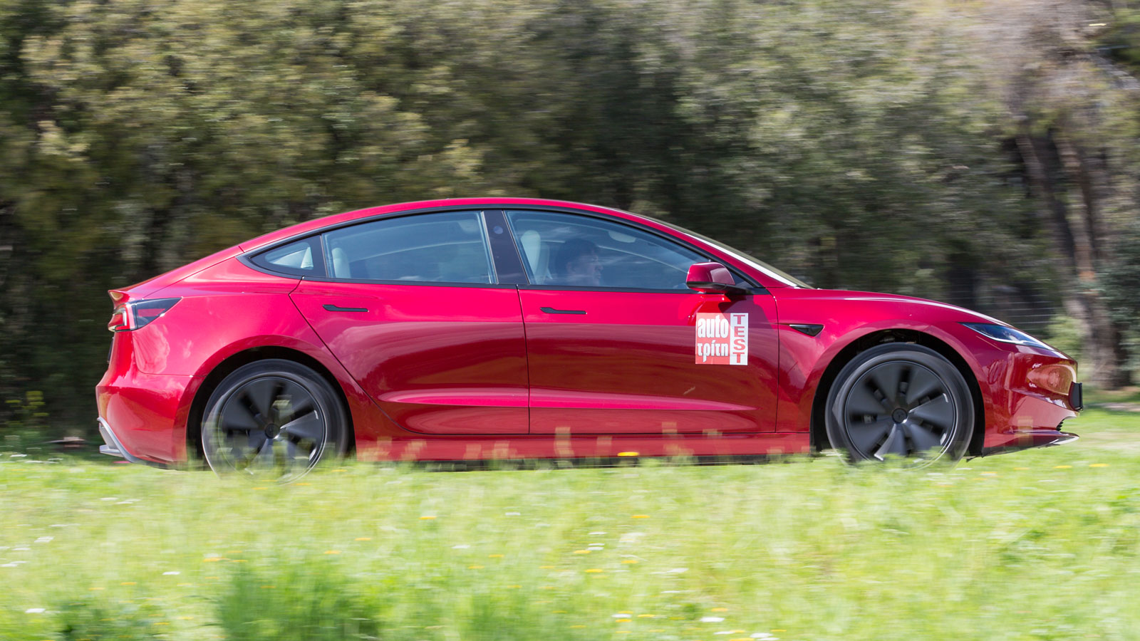 Αρκετά μικρότερη από την αυτονομία που ανακοινώνει η Tesla (554 χλμ.) είναι η εκείνη που κατέγραψε το AutoΤρίτη Test Center (360 χλμ.).