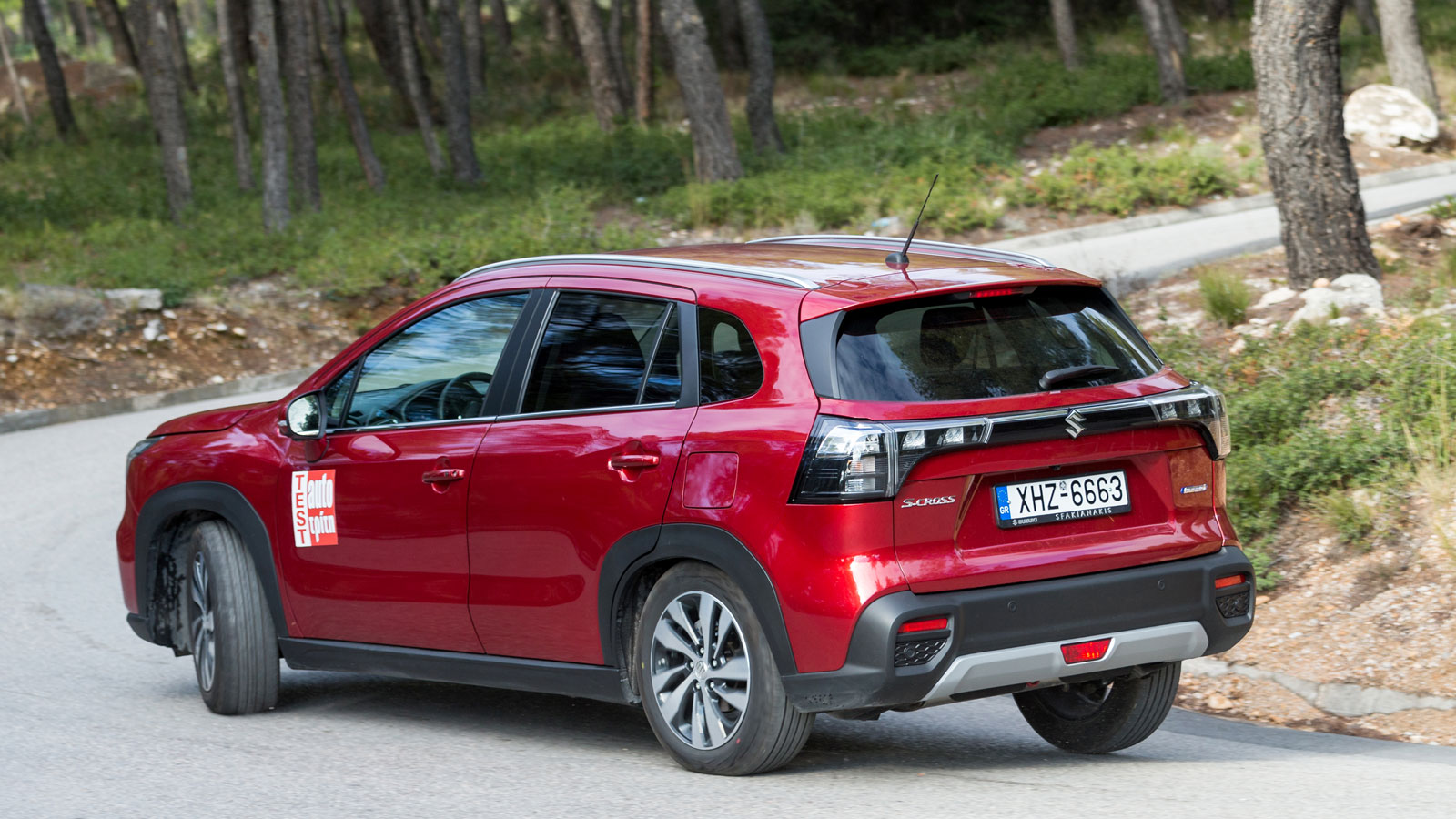 Το Suzuki S-Cross έχει ως επίκεντρο την άνεση και την ευκολία στην χρήση, ειδικά σε αστικό και μη περιβάλλον, χαρακτηριστικά που τονίζονται χάρη στα μ