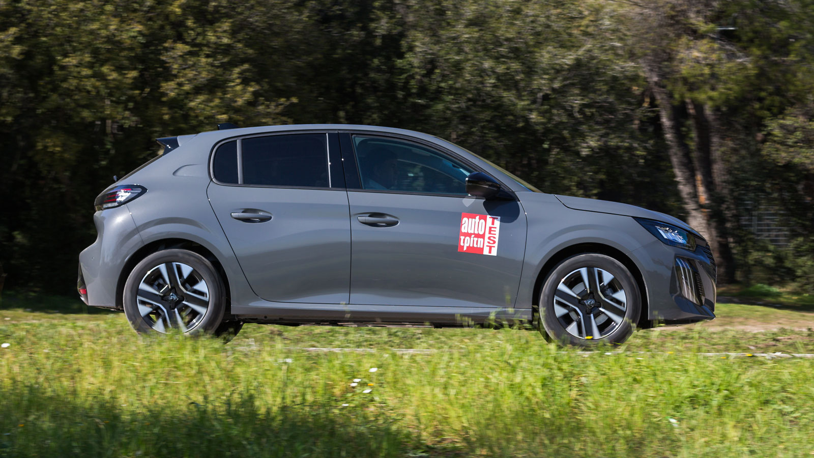 Η μπόλικη ροπή των 205 Nm αλλά και η μέγιστη ισχύς των 100 ίππων αποδίδονται σε αρκετά χαμηλές στροφές, γεμίζοντας το μεσαίο φάσμα περιστροφής του κιν