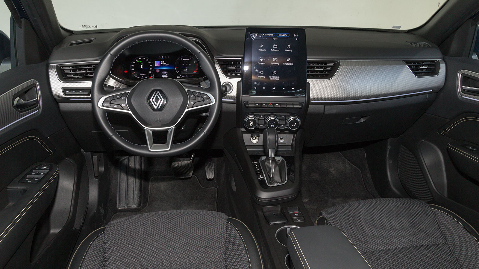 Το εσωτερικό του Renault Arkana επιδεικνύει προσεγμένη ποιότητα κατασκευής και συναρμολόγησης ενώ ξεχωρίζει για τον μεγάλο χώρο αποσκευών του. 