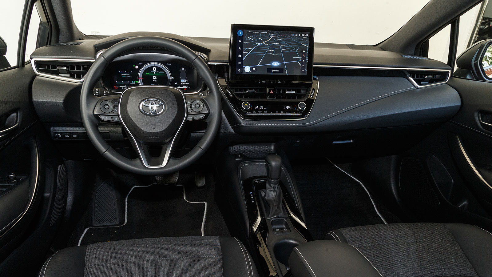 Ποιο μικρομεσαίο στα 140 άλογα; Citroen C4 Vs Hyundai i30 Vs Toyota Corolla Hybrid