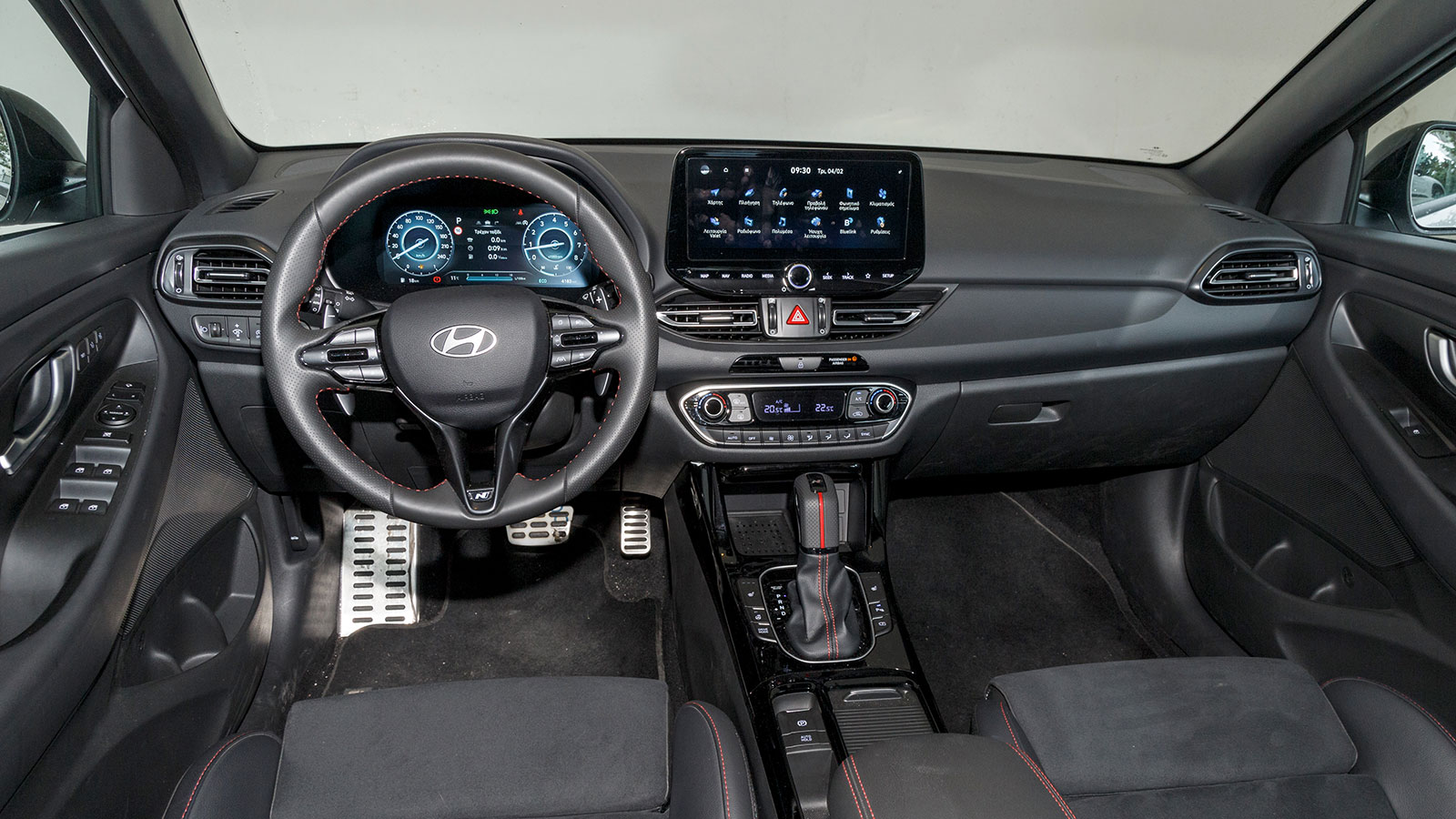 Ποιο μικρομεσαίο στα 140 άλογα; Citroen C4 Vs Hyundai i30 Vs Toyota Corolla Hybrid