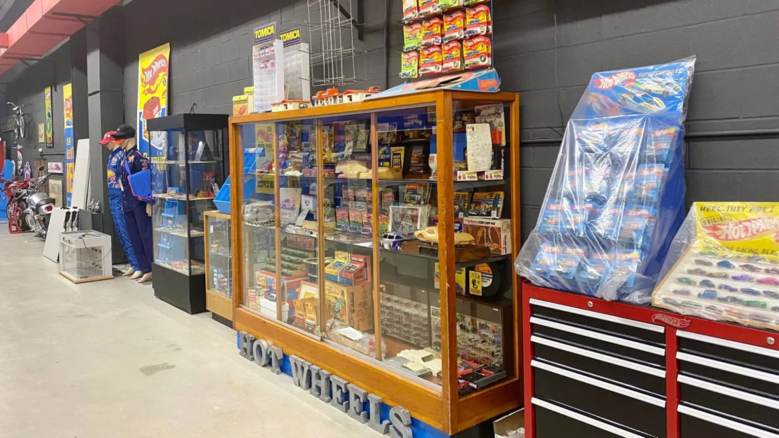 Η τεράστια συλλογή των 4.000+ Hot Wheels με αξία πάνω από 2 εκατομμύρια δολάρια, βρίσκεται στο προσωπικό μουσείο του Bruce Pascal.