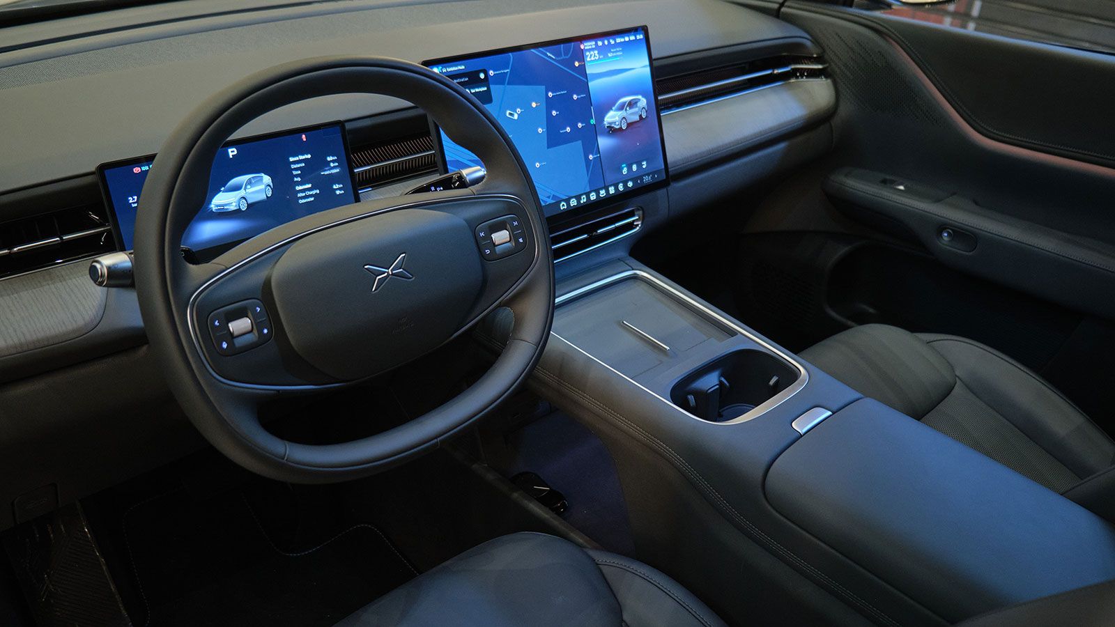 Το εσωτερικό του XPeng G6 που εκτίθεται στο Golden Hall στο Μαρούσι.