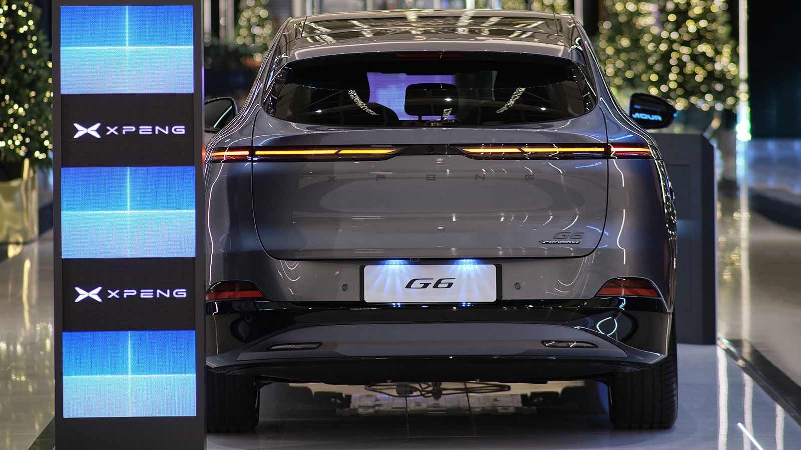 Το XPeng G6 από την πίσω όψη στο Golden Hall στο Μαρούσι.