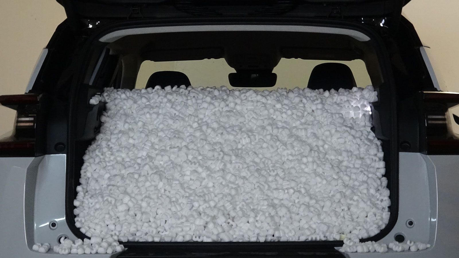 Σε ολόκληρο το χώρο αποσκευών του νέου Citroen C5 Aircross χώρεσαν 78 εκ. από το ειδικό υλικό που χρησιμοποιούμε, ήτοι το πορτ-μπαγκάζ έχει πραγματική