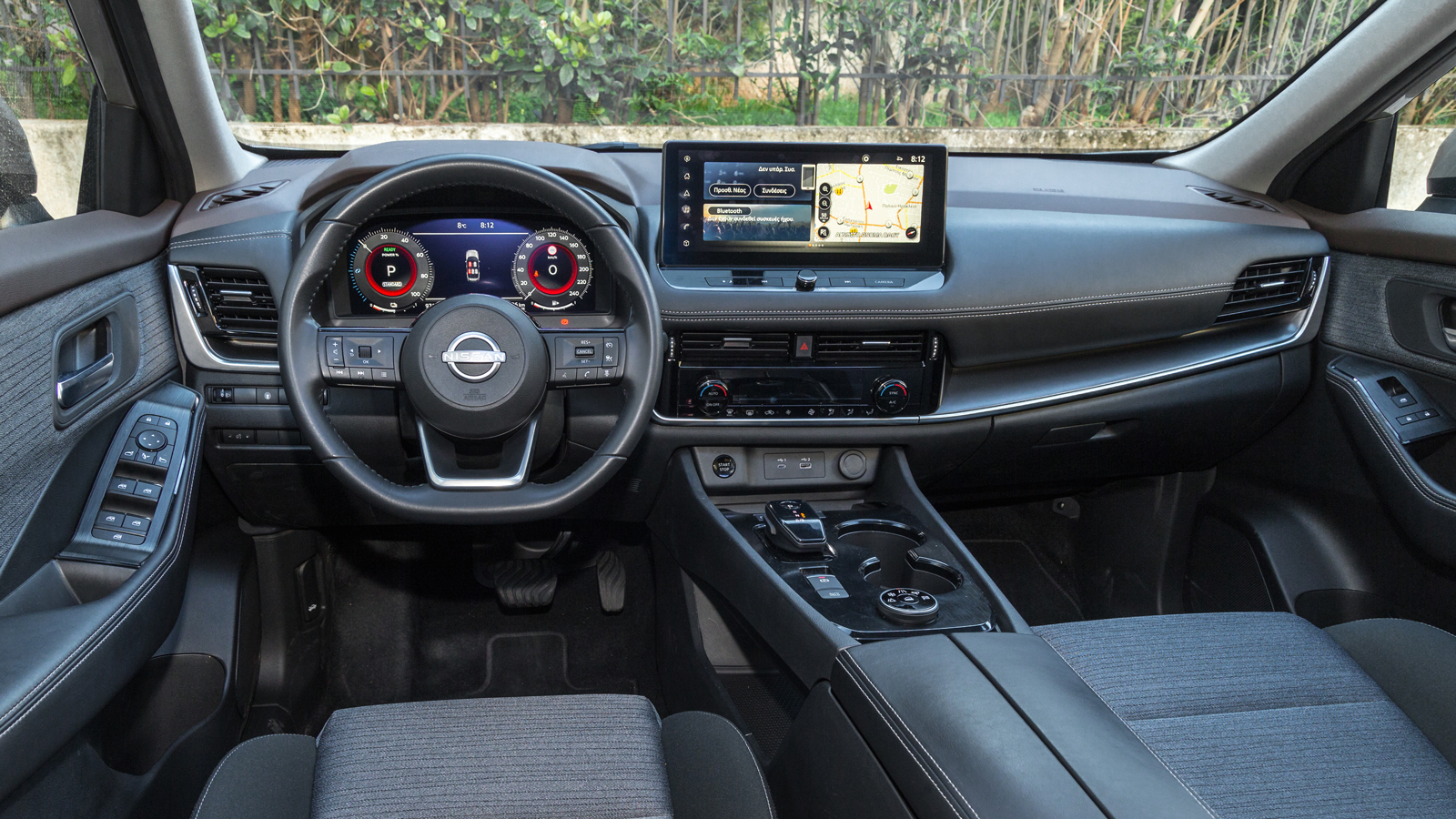 Με σαφείς premium περγαμηνές, το εσωτερικό του X-Trail αναβαθμίζεται σημαντικά στην 2η έκδοση N-Connecta με την μεγάλη οθόνη αφής (12 ιντσών) και τον 