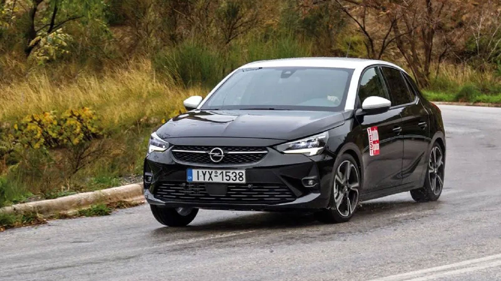 Το Opel Corsa σε στροφή από την εμπρός πλευρά