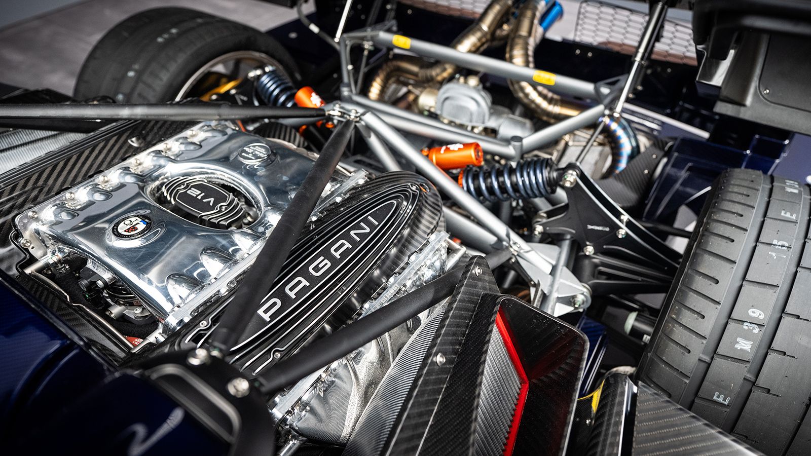 Η νέα Pagani Huayra 70 Derecho ήρθε με V12 μοτέρ και 864 άλογα! 