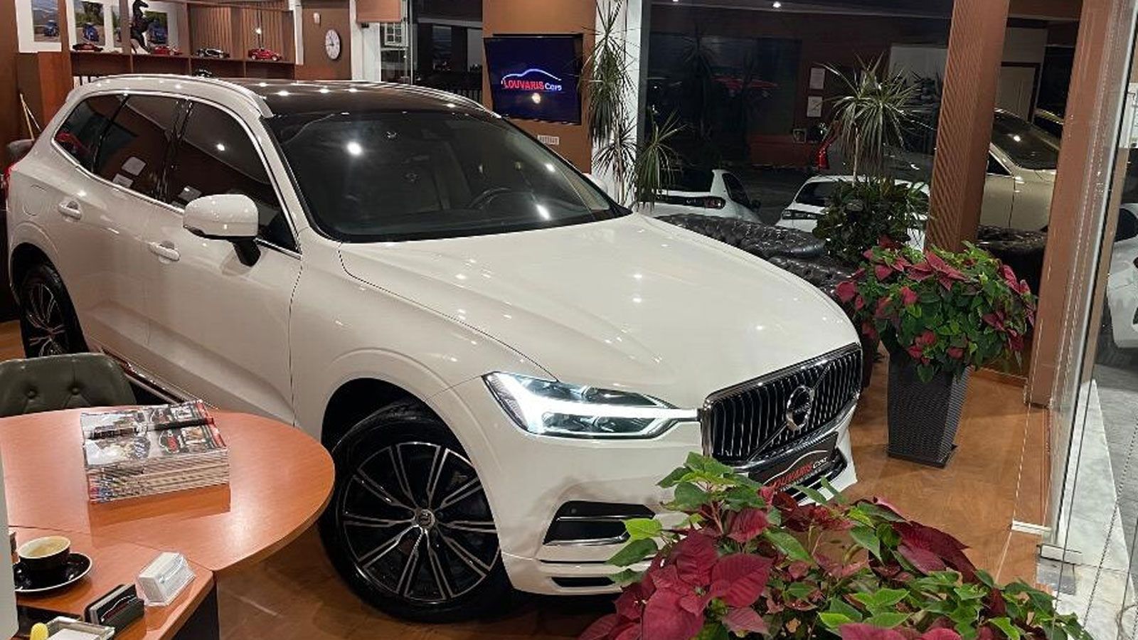 Το Volvo XC60 από την εμπρός δεξιά πλευρά