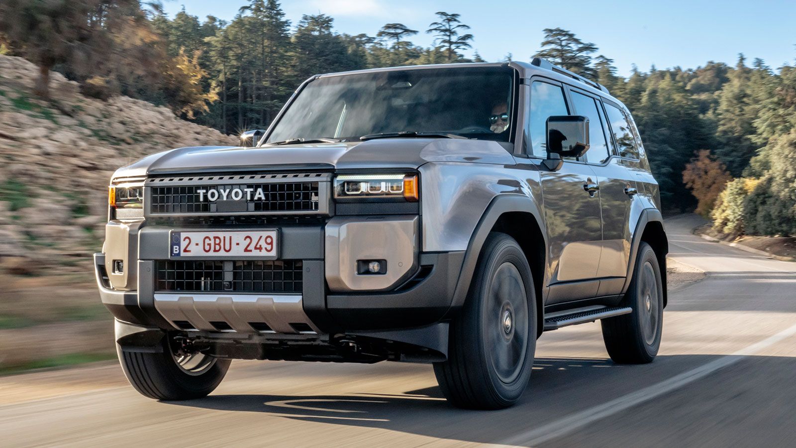 Γιατί το Toyota Land Cruiser κοντράρει το Range Rover Defender