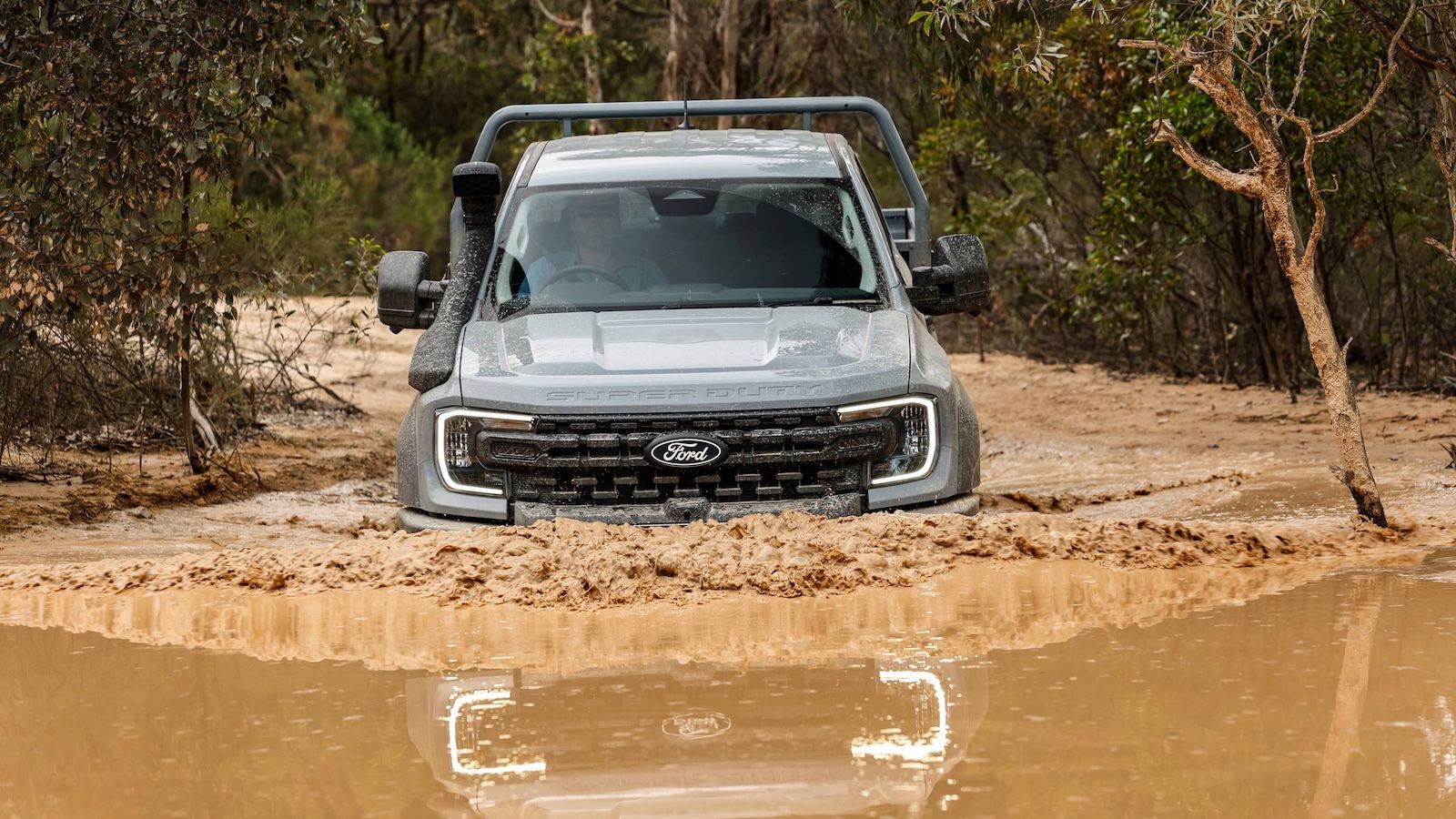 Το Ford Ranger Super Duty σε ακραίες εκτός δρόμου δοκιμές με διπλά μπλοκέ διαφορικά.
