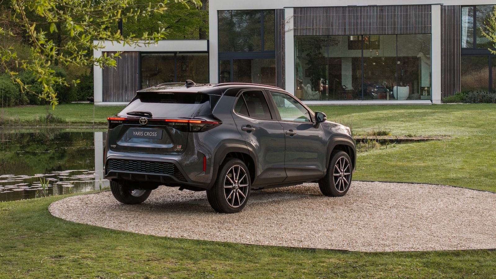 Toyota Yaris Cross 2026: Ο «βασιλιάς» των B-SUV ανανεώθηκε 