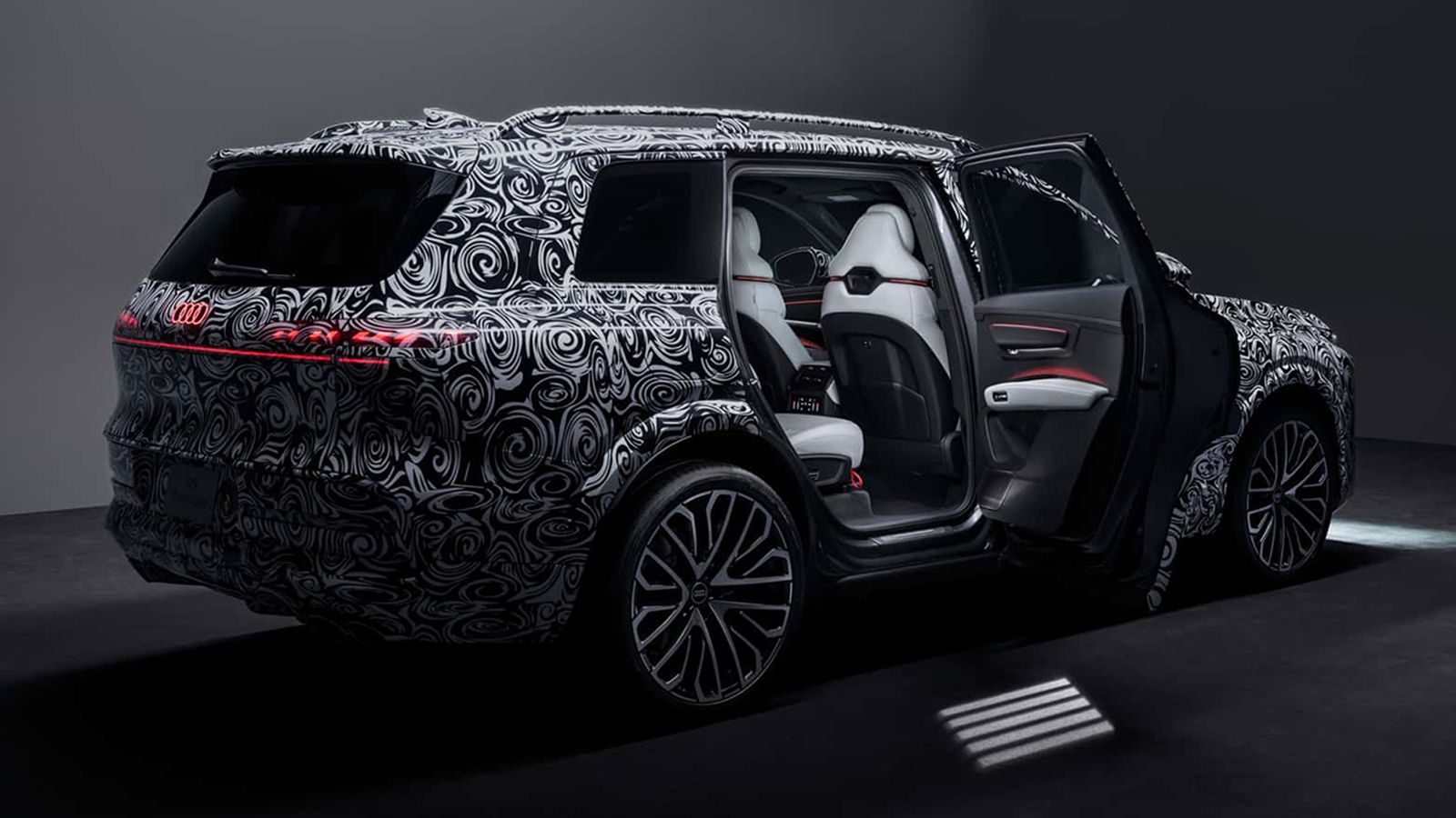 Νέο Audi Q9: Με ηλεκτρικές πόρτες που θα ανοιγοκλείνουν με το φρένο!