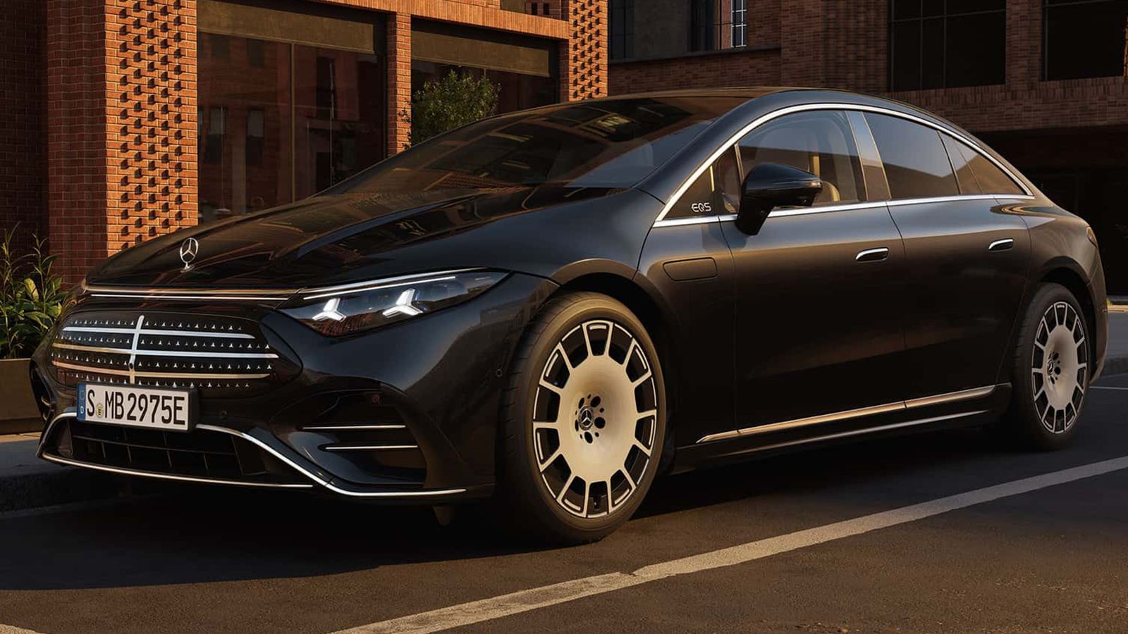 Ανανεωμένη Mercedes EQS: Ήρθε με έως 585 άλογα και 926 χλμ. αυτονομία