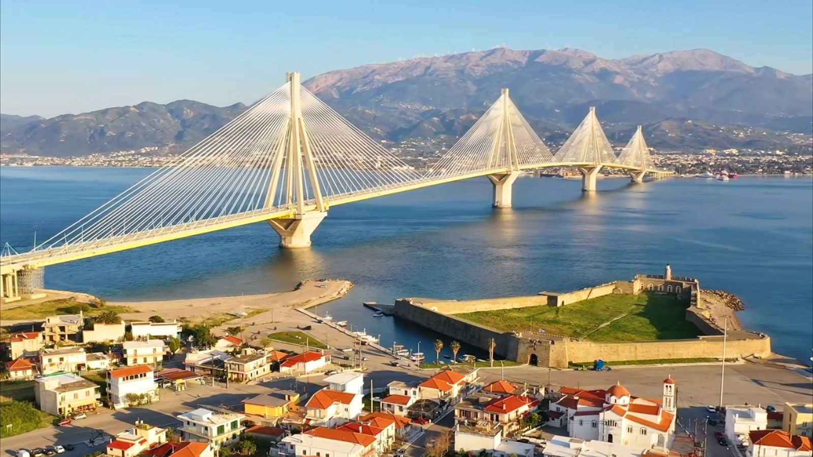 Ρίο-Αντίρριο: Έκτακτες κυκλοφοριακές ρυθμίσεις στη γέφυρα λόγω ισχυρών ανέμων - Κλειστό το πορθμείο