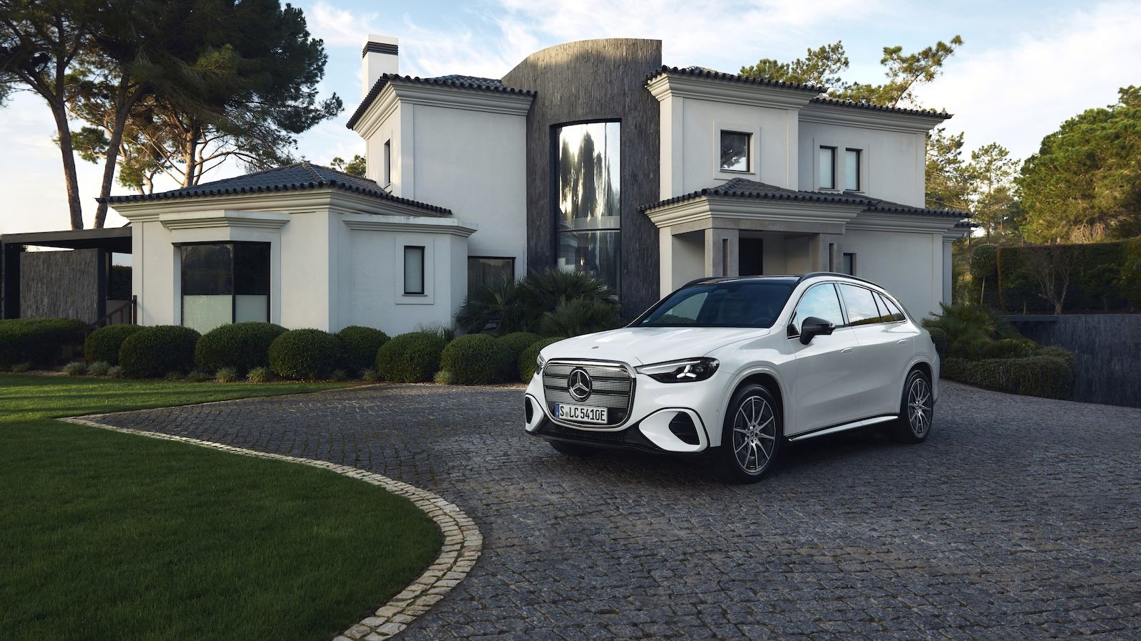 Mercedes GLC: Νέες εκδόσεις GLC 250 και 300 4MATIC για το ηλεκτρικό SUV