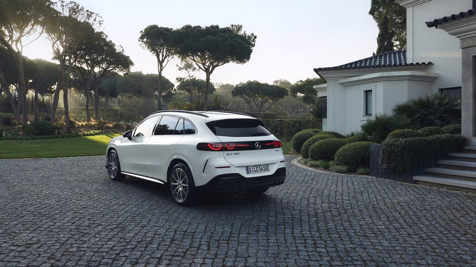 Mercedes GLC: Νέες εκδόσεις GLC 250 και 300 4MATIC για το ηλεκτρικό SUV