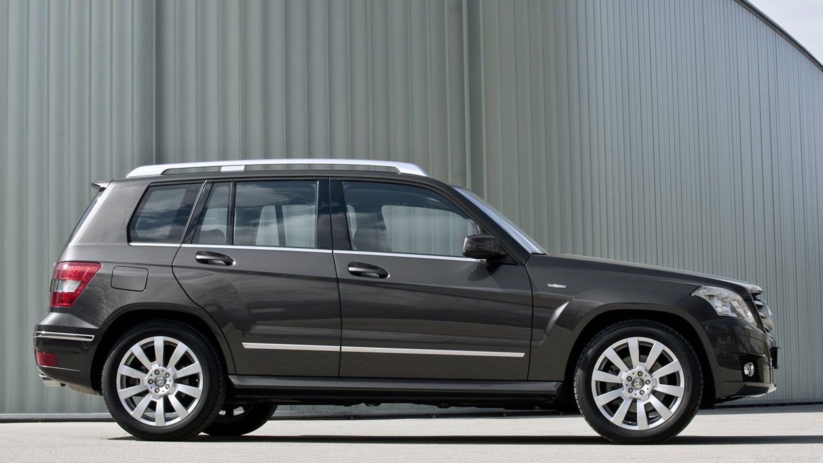 Η Mercedes GLK από το πλάι