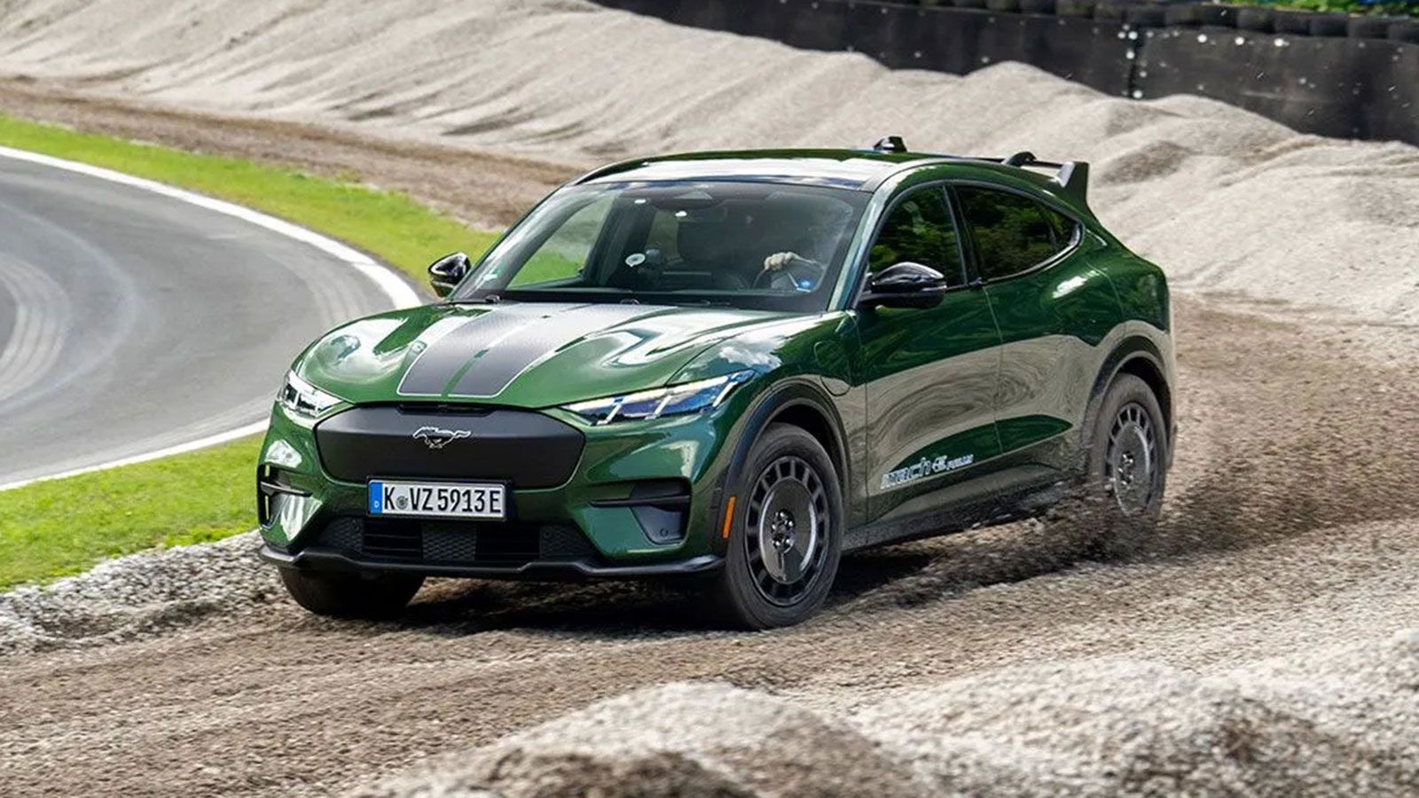 Η Ford έχει επενδύσει σε 3 διαφορετικούς τύπους ανάρτησης για την ηλεκτρική της Mustang Mach-E και σε συνδυασμό με τα άλλα χαρακτηριστικά του μοντέλου