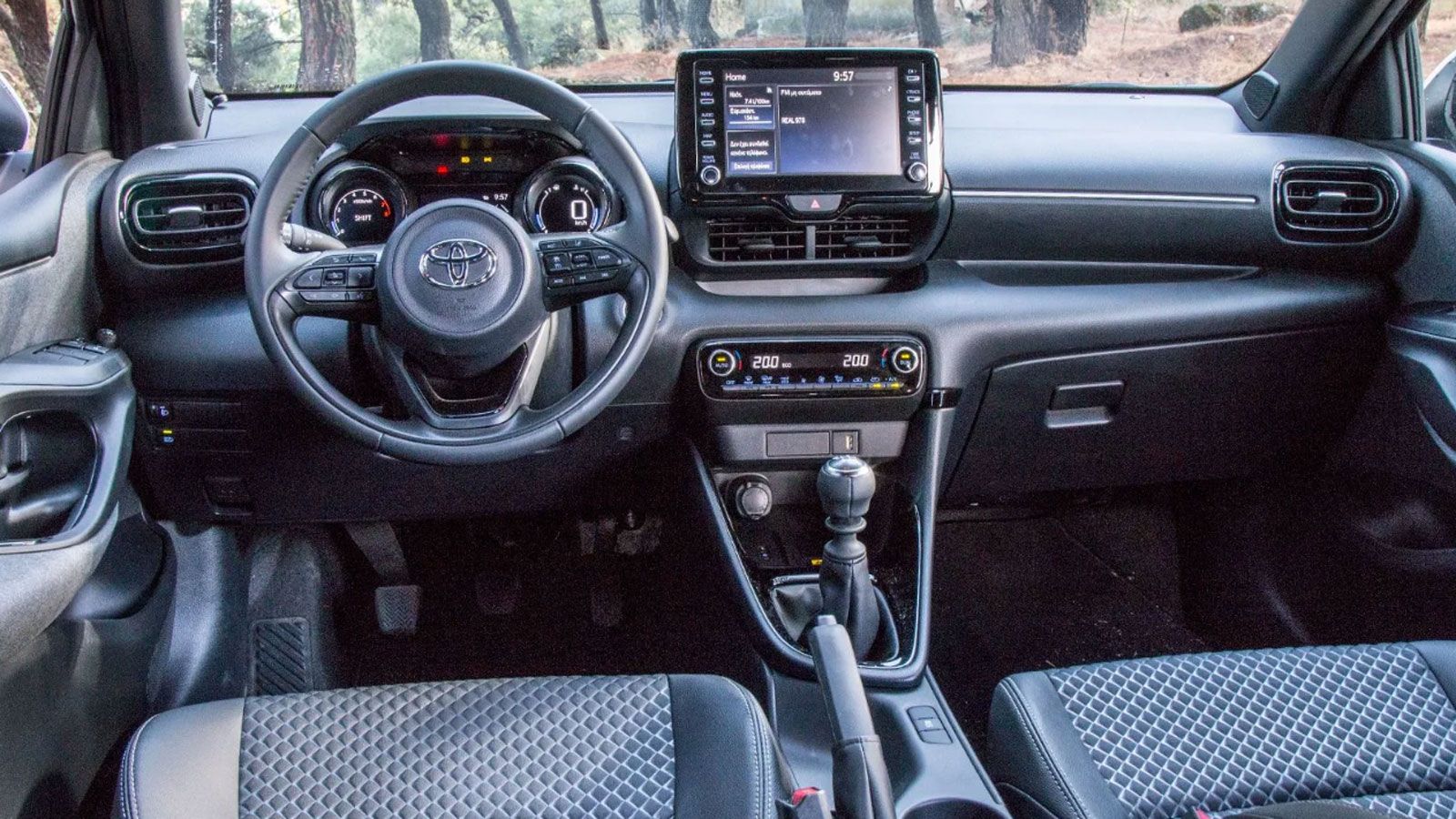 Το εσωτερικό του Toyota Yaris