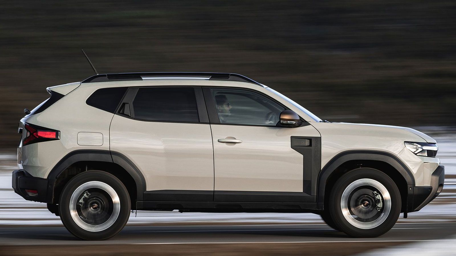 Ο πίσω ηλεκτρικός κινητήρας του Dacia Duster 4x4 διαθέτει δύο σχέσεις για καλύτερη απόδοση στις χαμηλές στροφές, με την λειτουργία της τετρακίνησης να