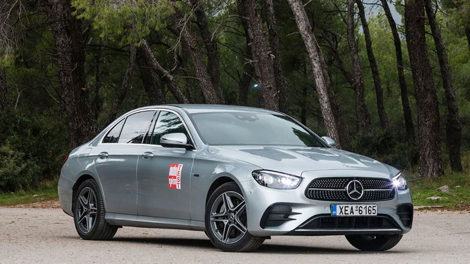 Η Mercedes E-Class από το εμπρός δεξιά μέρος