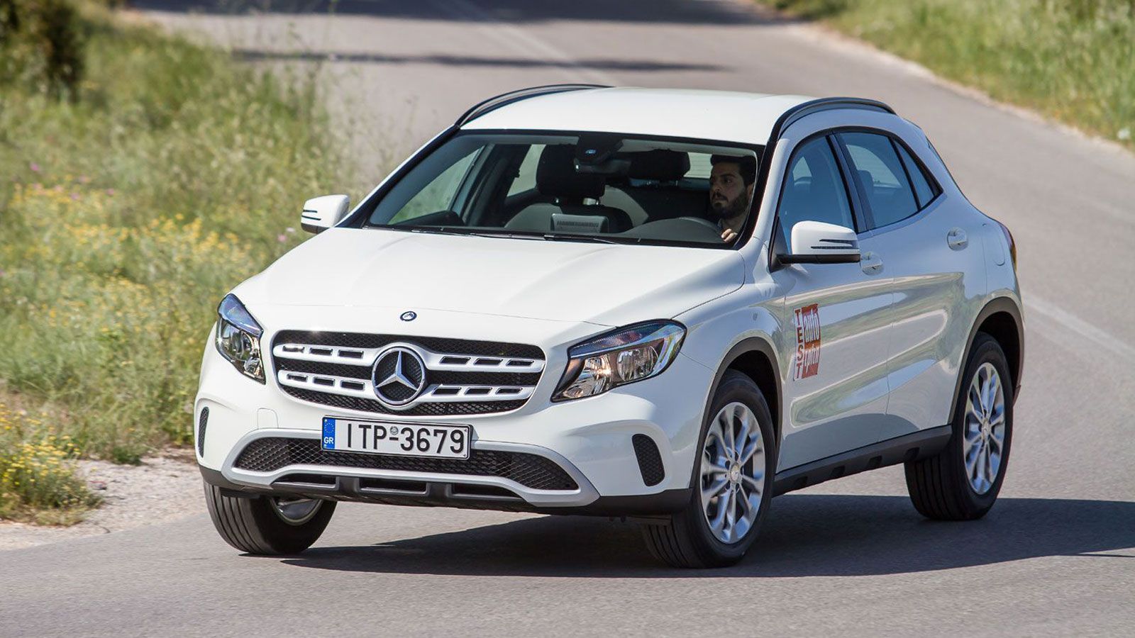Η Mercedes GLA εν κινήσει, εμπρός αριστερή γωνία