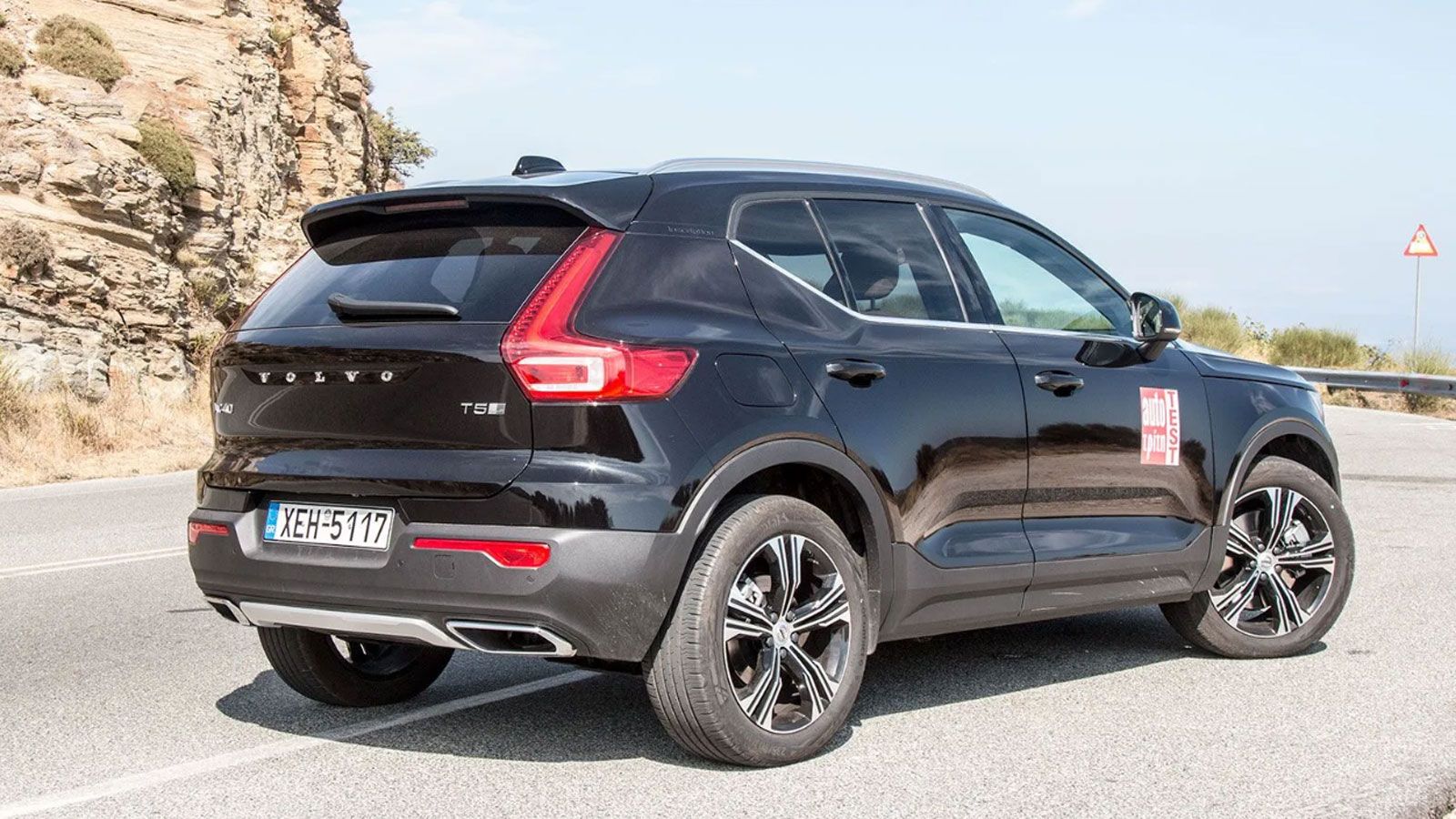 Το Volvo XC40 από την πίσω δεξιά πλευρά