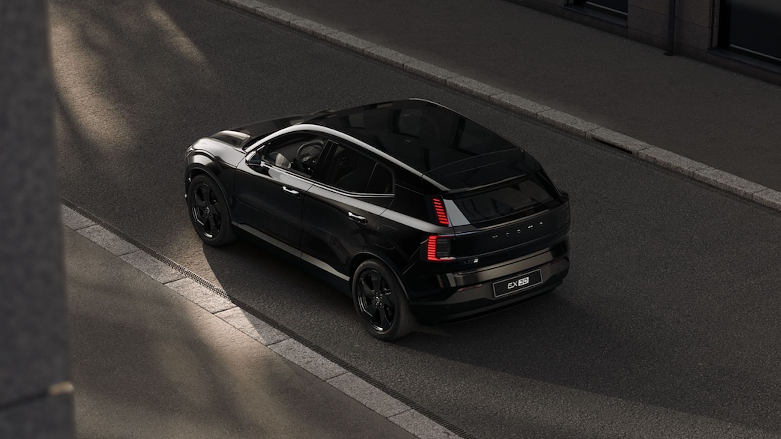 Η έκδοση Black Edition χαρακτηρίζεται από την αποκλειστική χρήση του μεταλλικού χρώματος Onyx Black στο αμάξωμα, το οποίο συνδυάζεται με τροχούς 19 ιν