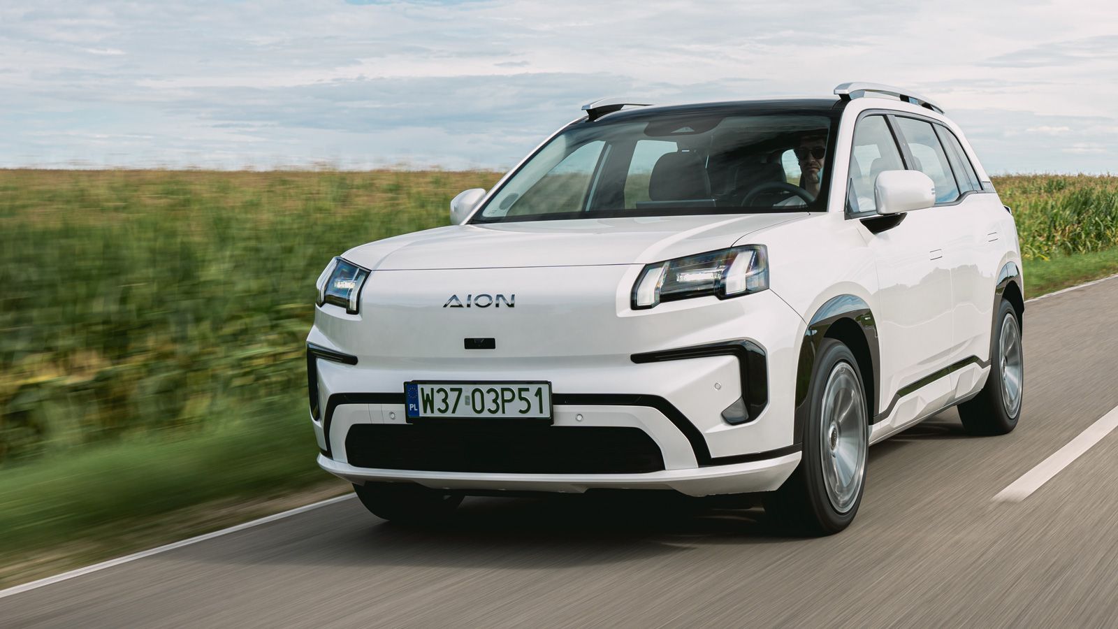 Το νέο AION V είναι ένα ηλεκτρικό οικογενειακό SUV με μήκος 4,6 μ., που συνδυάζει την μεγάλη μπαταρία με την χαμηλή τιμή.