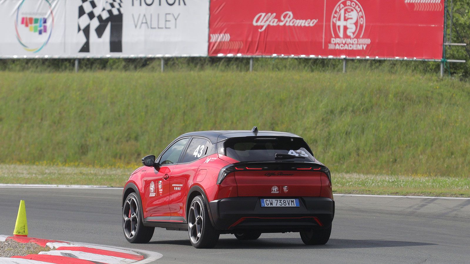 Alfa Romeo: Γιατί όλα τα μοντέλα της από diesel μέχρι EV και SUV είναι fun to drive;