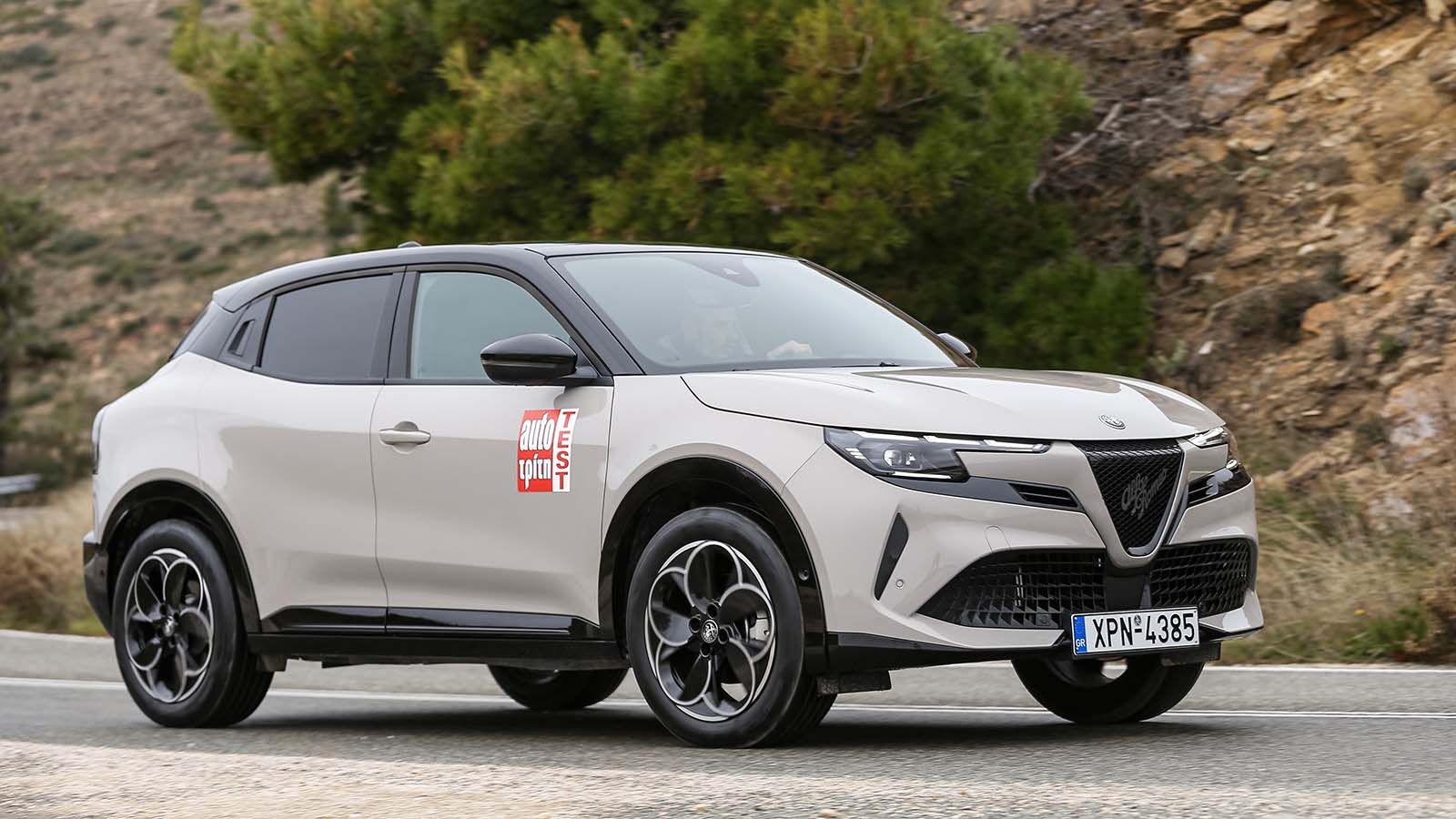 Η υβριδική Alfa Romeo Junior προσφέρεται και σε 4κίνητες εκδόσεις, είναι έτσι ένα από τα λίγα τετρακίνητα SUV της κατηγορίας.