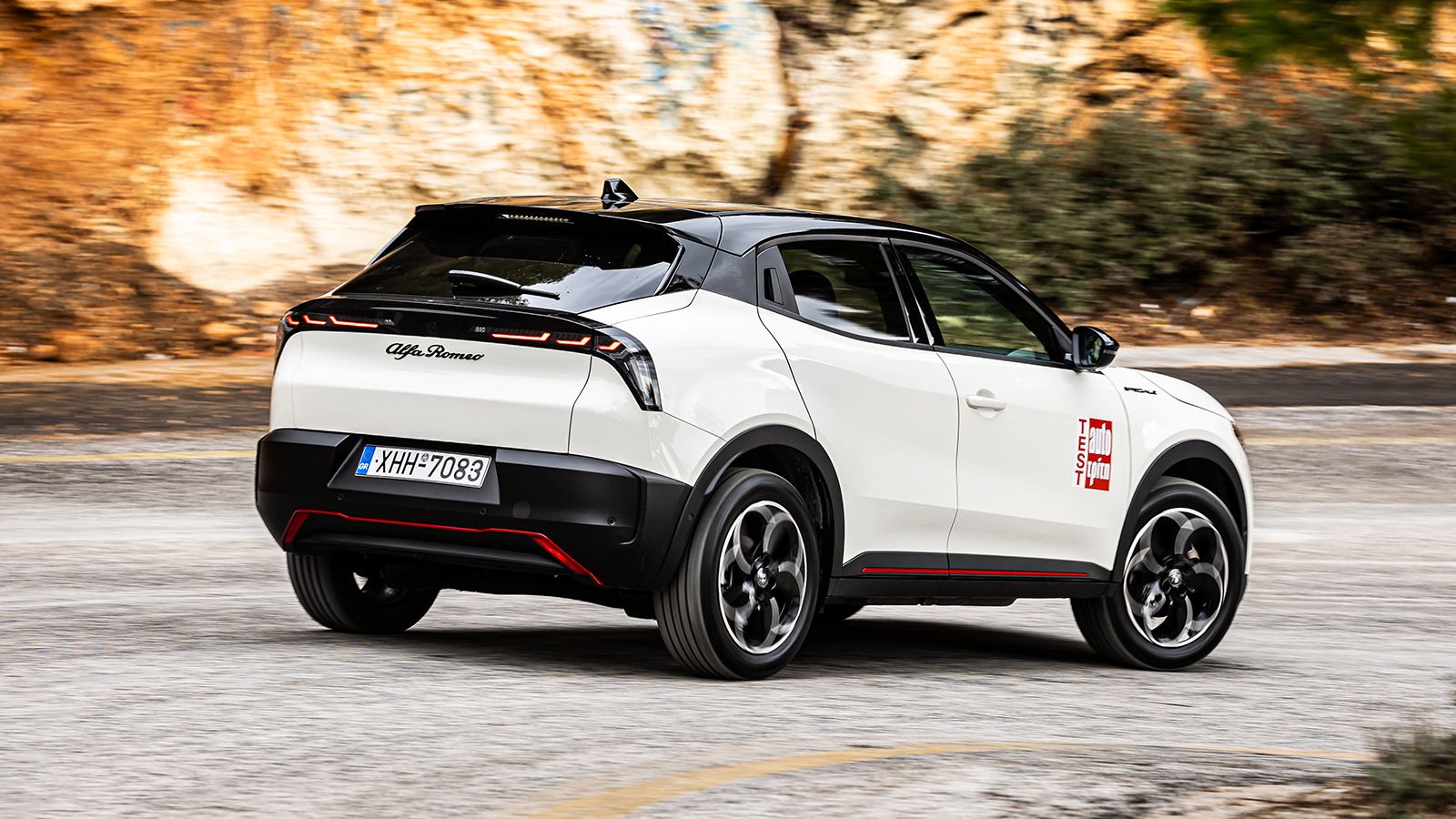 H ηλεκτρική Alfa Romeo Junior Elettrica έχει κινητήρα 156 ίππων και μπαταρία 54 kWh και προσφέρει πραγματική αυτονομία λίγο πάνω από 300 χλμ.