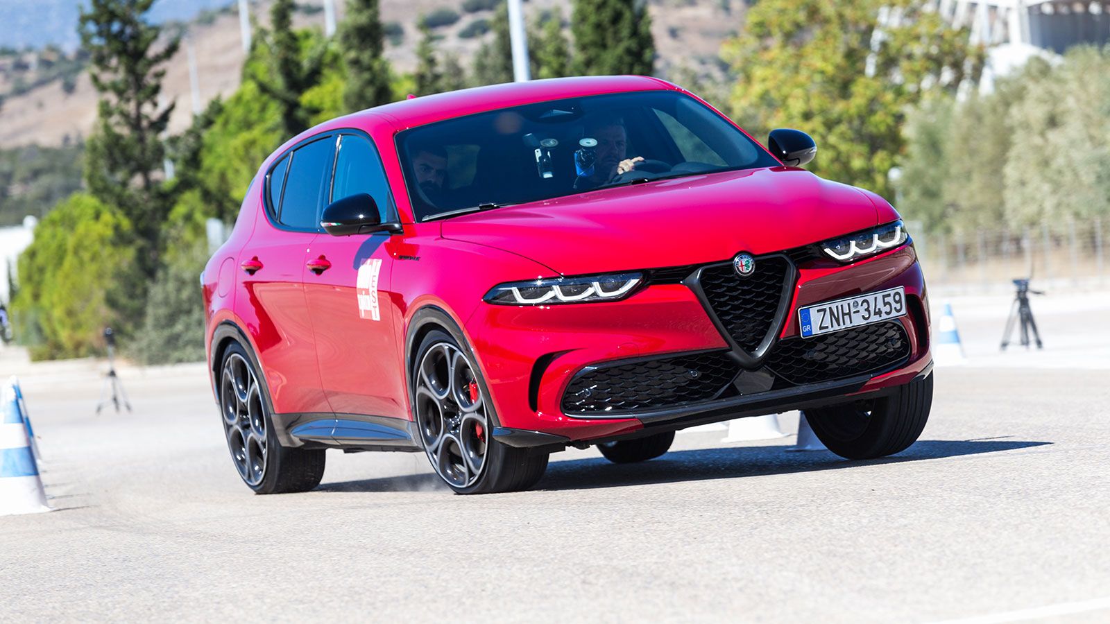 Η Αlfa Romeo Tonale κατέχει το ρεκόρ των μικρομεσαίων SUV στο Elk Test του AutoΤρίτη με πετυχημένη ταχύτητα 78,5 χλμ./ώρα, κάτι που πιστώνεται βεβαίως