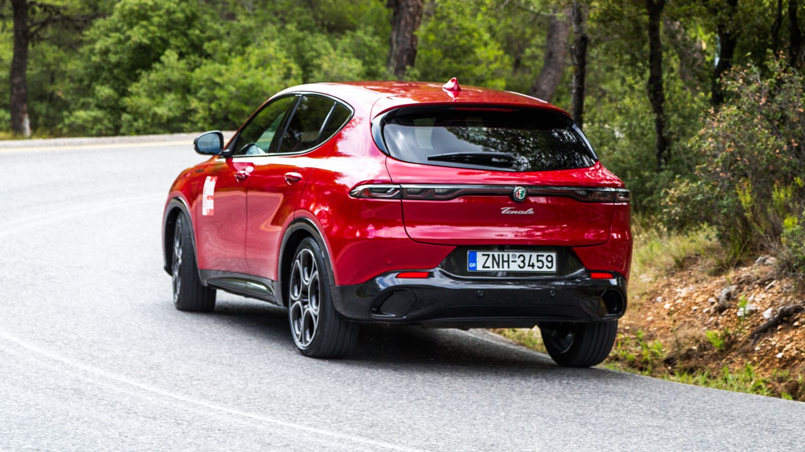 Η Alfa Romeo Tonale κατέχει το ρεκόρ στο τεστ αποφυγής κινδύνου (Elk Test) στην κατηγορία της, αφού κατάφερε να ολοκληρώσει την δοκιμασία με 78,5 χλμ.