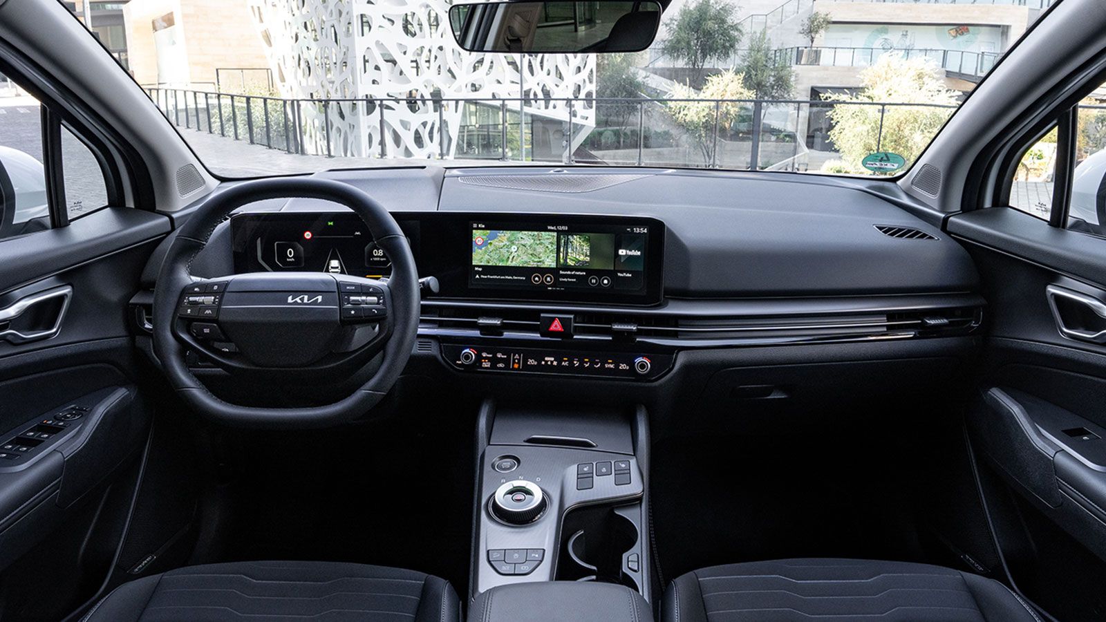 Το εσωτερικό του Kia Sportage είναι πιο σύγχρονο σε εικόνα και εξοπλισμό. 