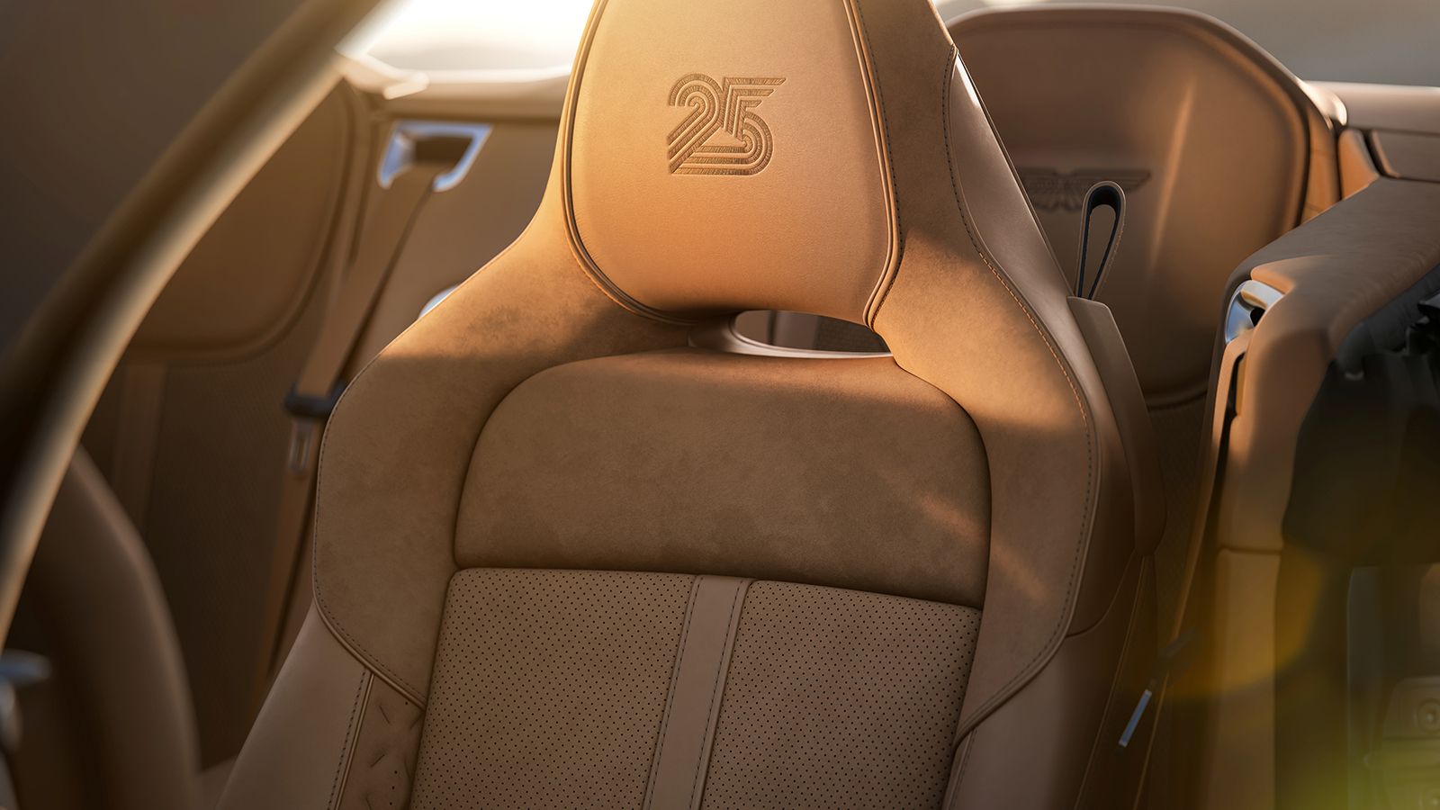 Aston Martin Vanquish 25: Νέα έκδοση για τα 25 χρόνια του grand tourer