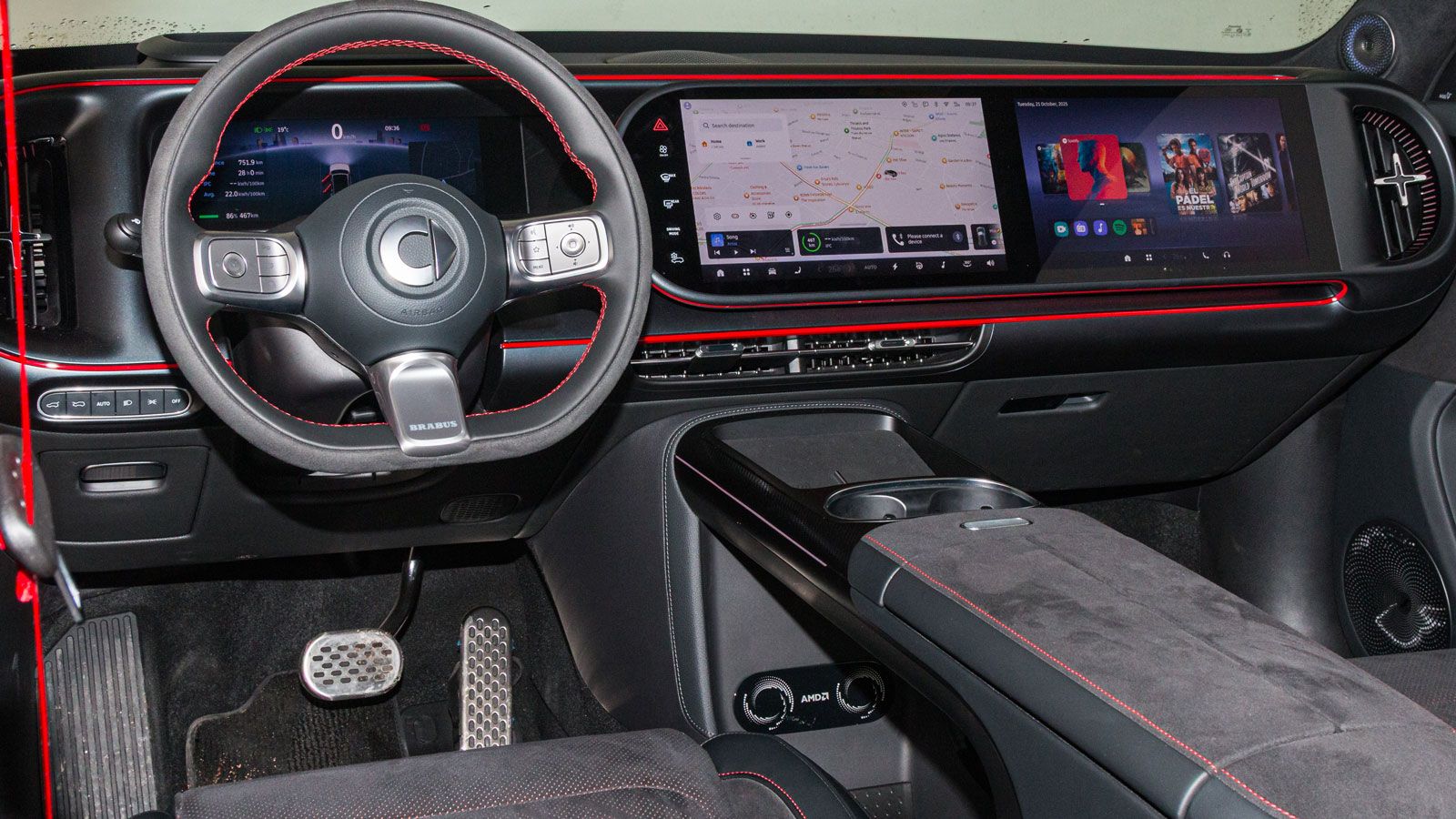 Ψαρωτική είναι η καμπίνα του smart #5 BRABUS που βλέπεις στάνταρ 3+1 οθόνες, σε συνολική επιφάνεια 62 ιντσών.