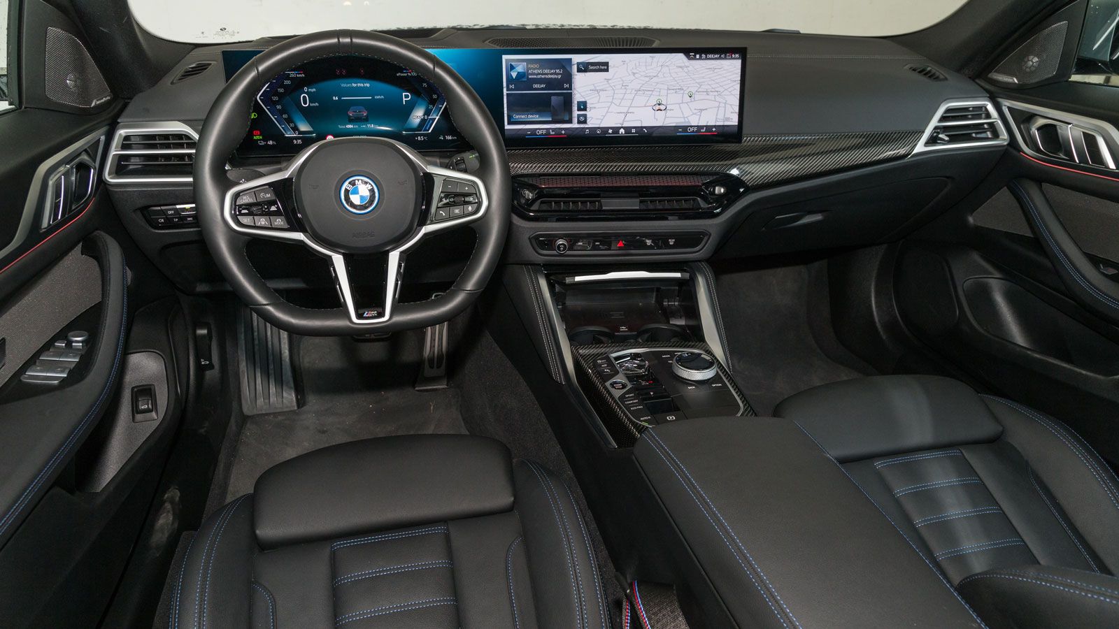 Ο στάνταρ εξοπλισμός της νέας i4 BMW iDrive με QuickSelect που βασίζεται στο λειτουργικό σύστημα BMW Operating System 8.5.
