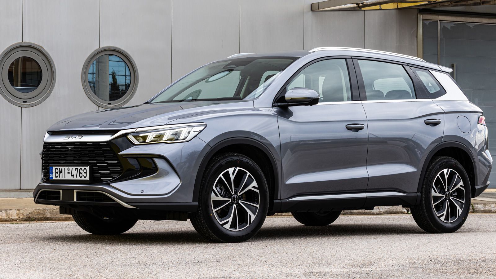 Οδηγούμε το νέο BYD Sealion 5 DM-i