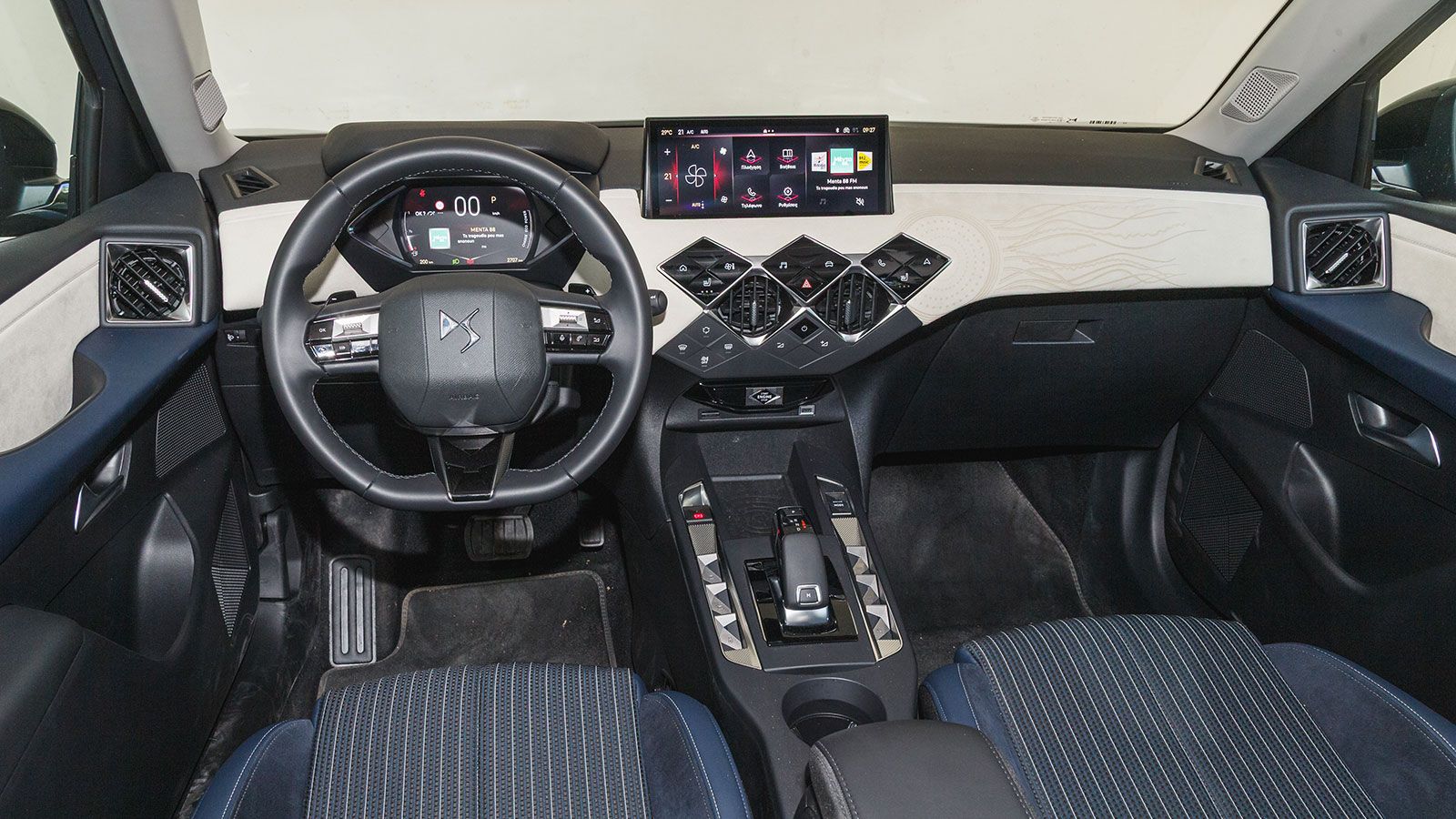 Το DS 3 είναι premium σε εικόνα και ποιότητα, όσο και σε εξοπλισμό. 
