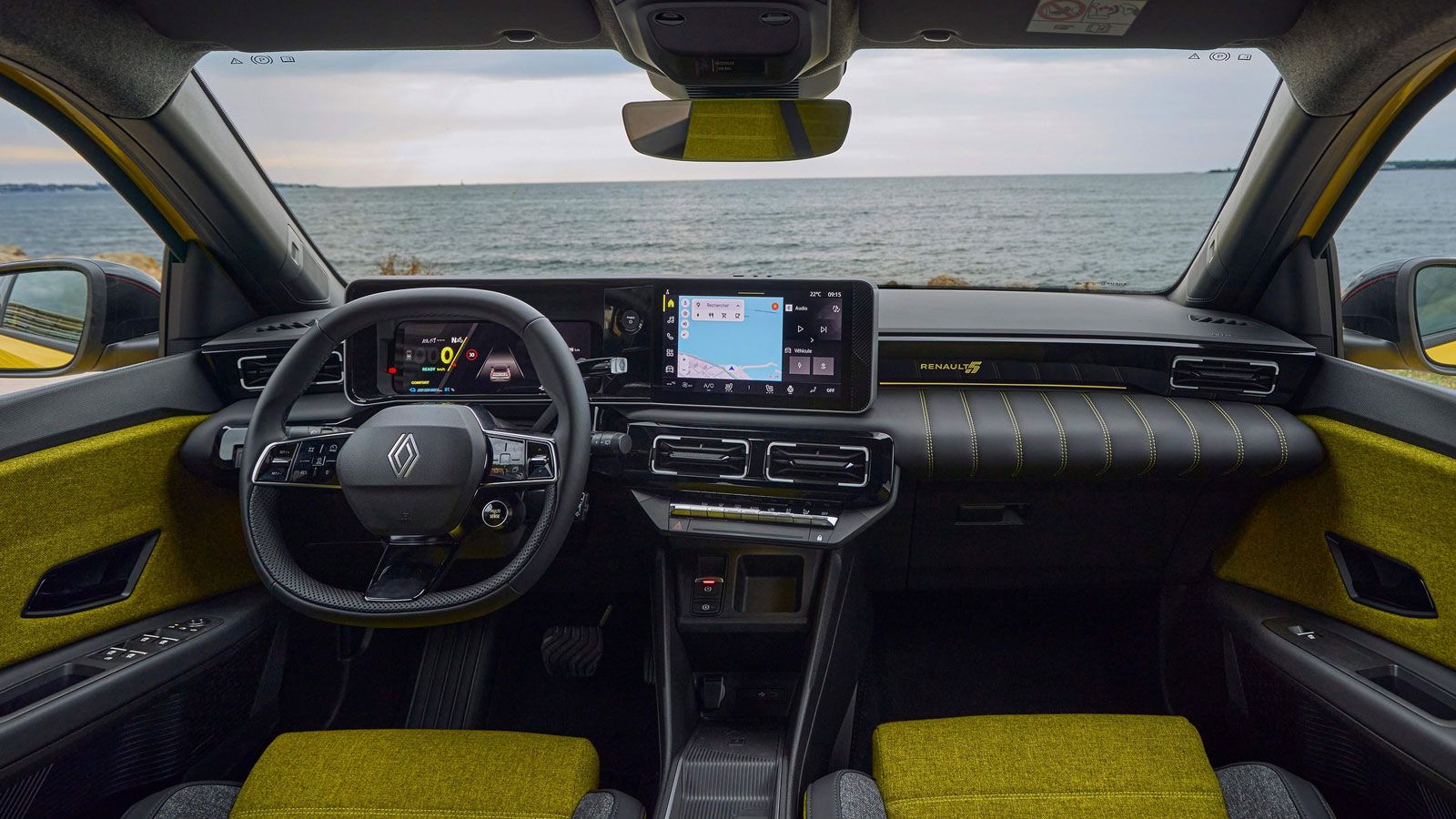 Ο στάνταρ εξοπλισμός του Renault 5 E-Tech Comfort Range αποτελείται από μία ενιαία επιφάνεια πίνακα οργάνων (10,3 ιντσών) και οθόνης infotainment (10,